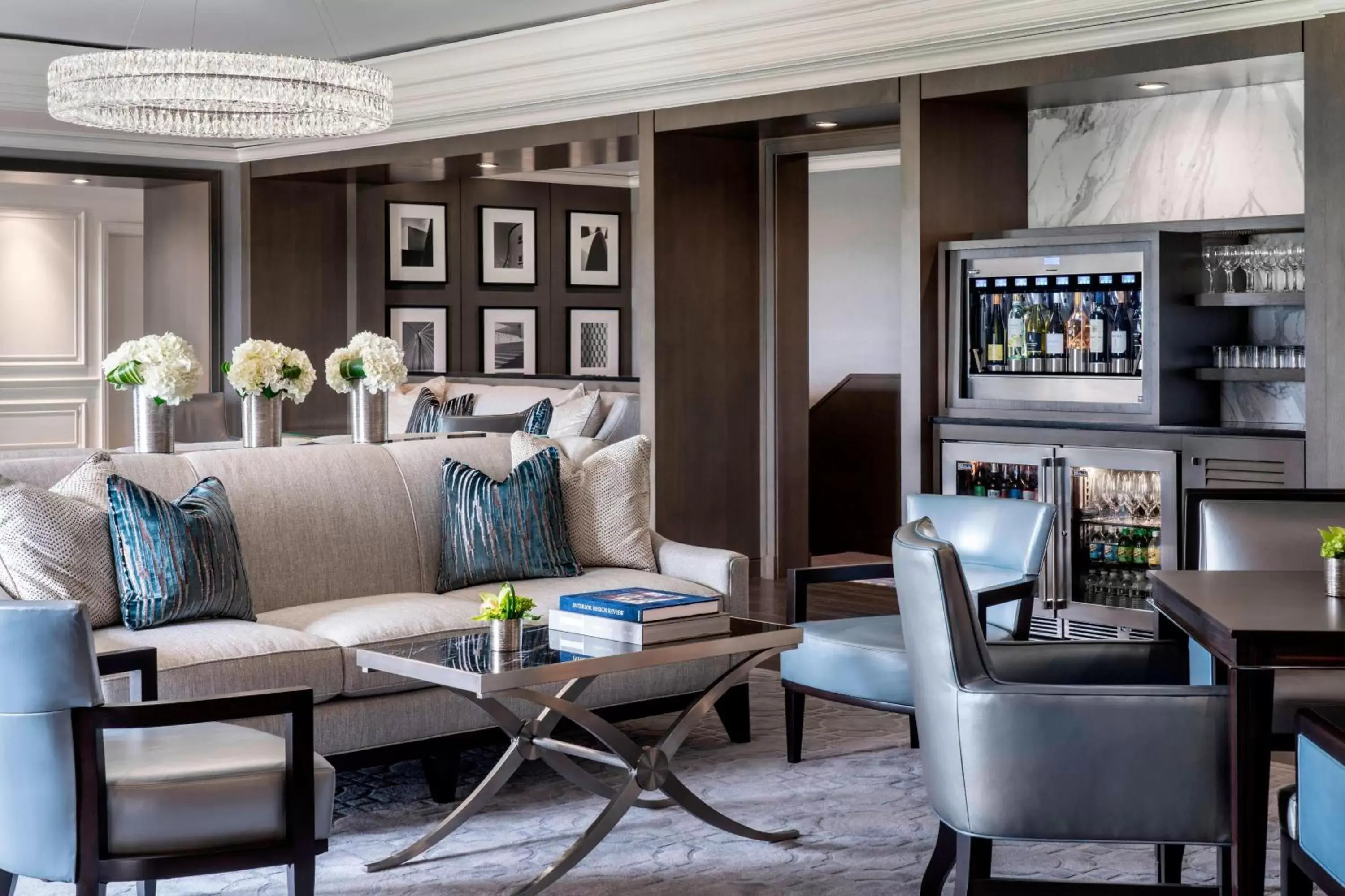 Lounge or bar in The Ritz-Carlton, St. Louis