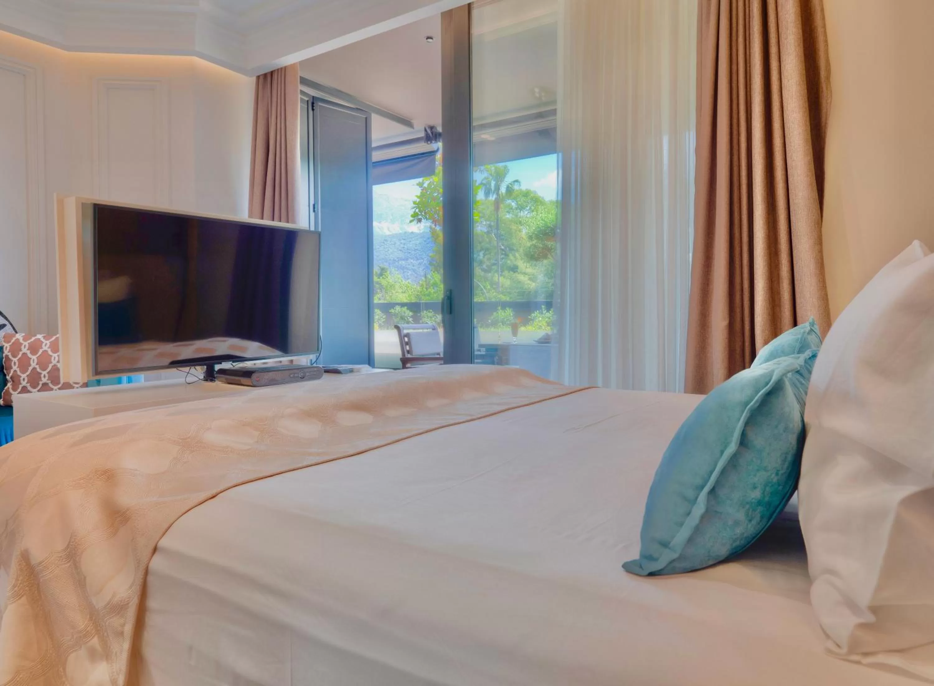 Bed in Apartments PERLA Budva