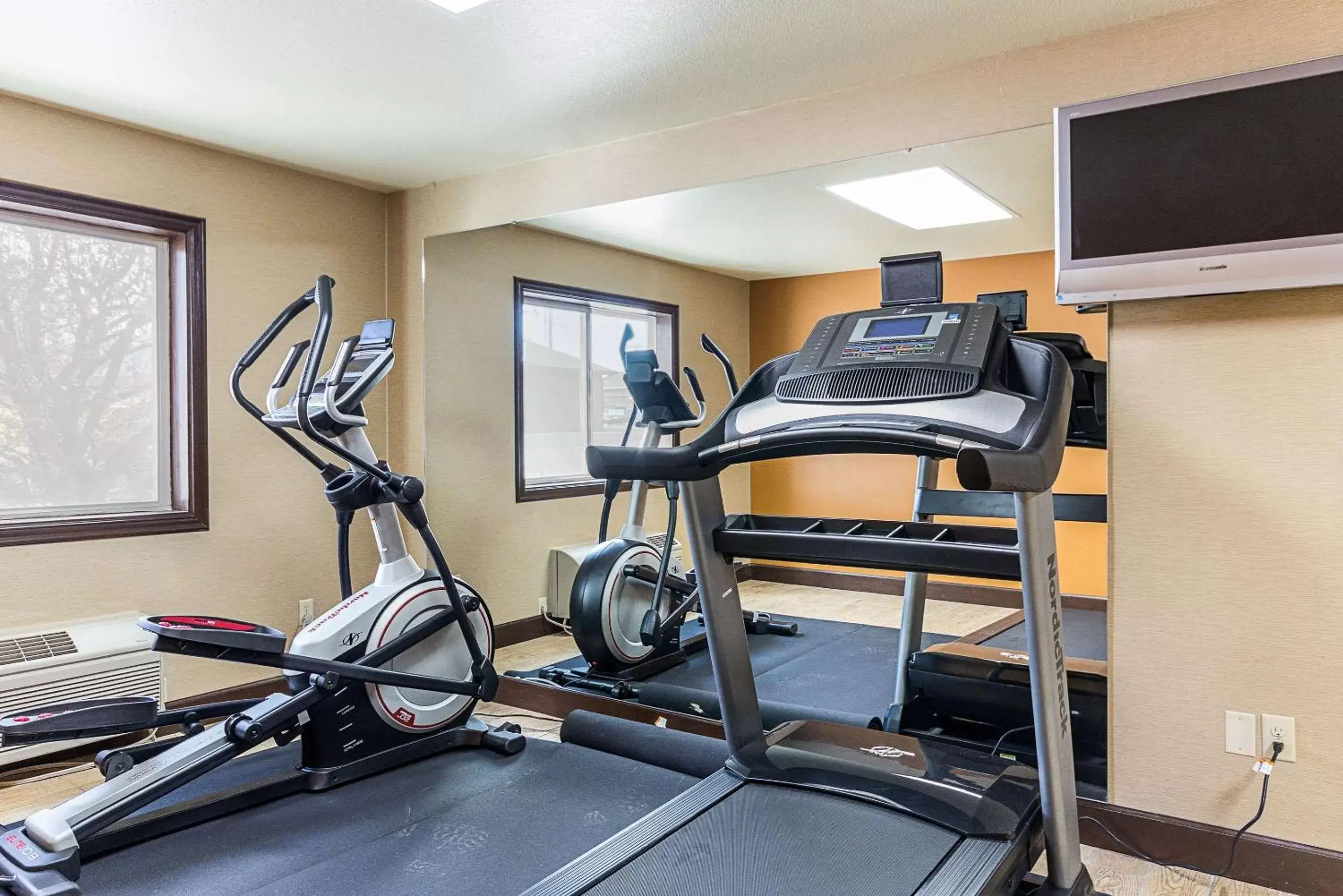 Fitness centre/facilities, Fitness Center/Facilities in Econo Lodge Livingston