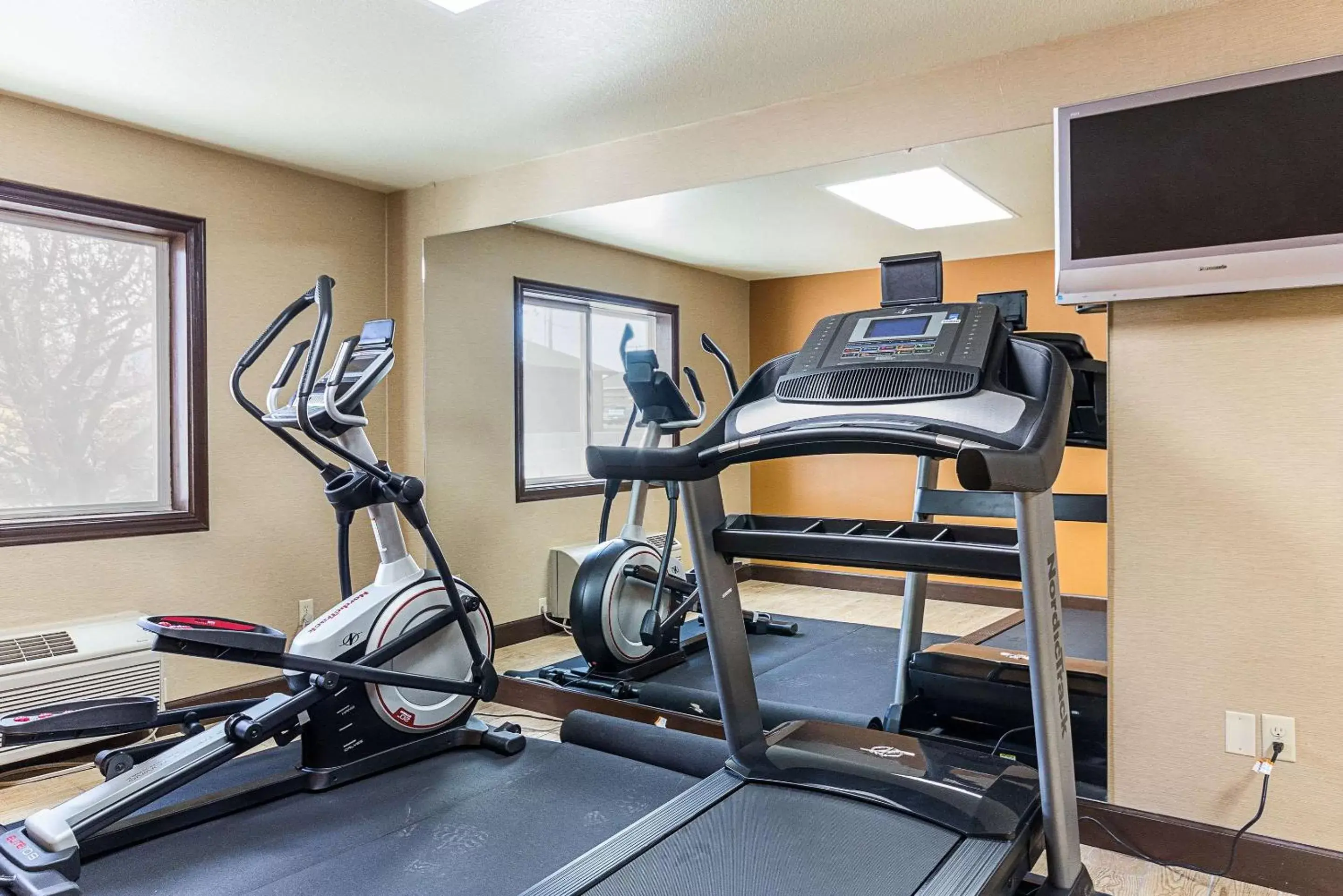 Fitness centre/facilities in Econo Lodge Livingston Gateway to Yellowstone Fitness centre/facilities in Econo Lodge Livingston Gateway to Yellowstone