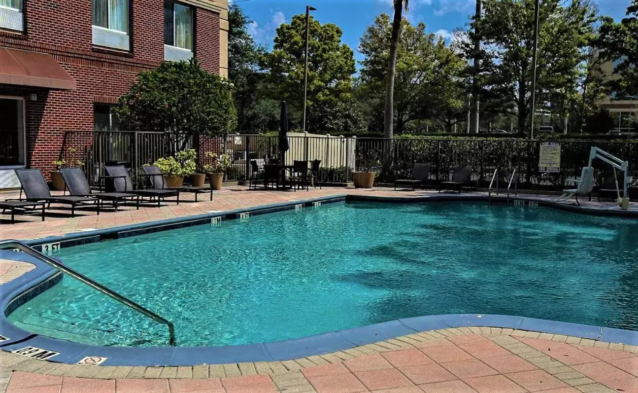 Swimming Pool in Hilton Garden Inn Tampa East Brandon