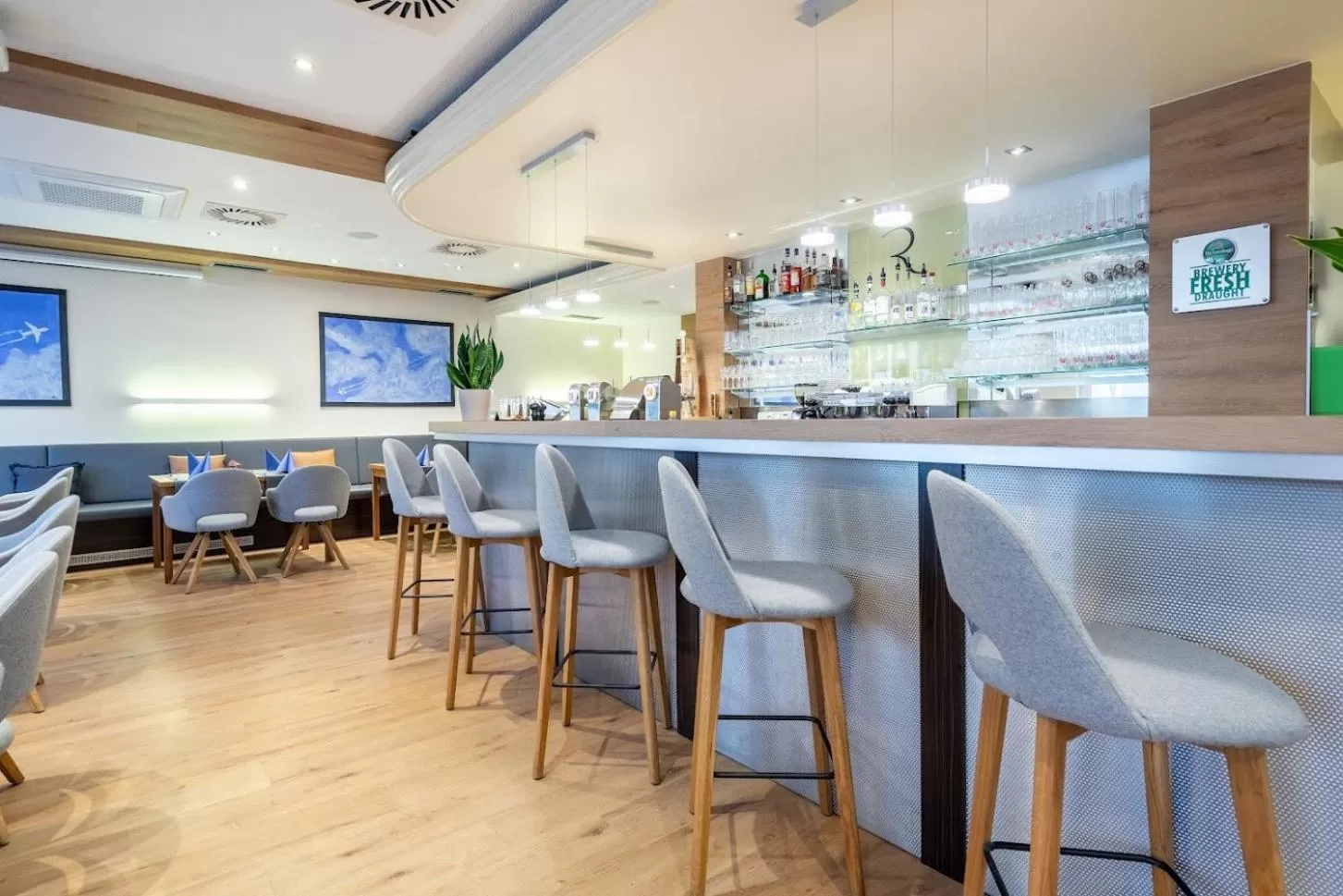 Restaurant/places to eat in Das Reinisch Hotel - near Vienna Airport