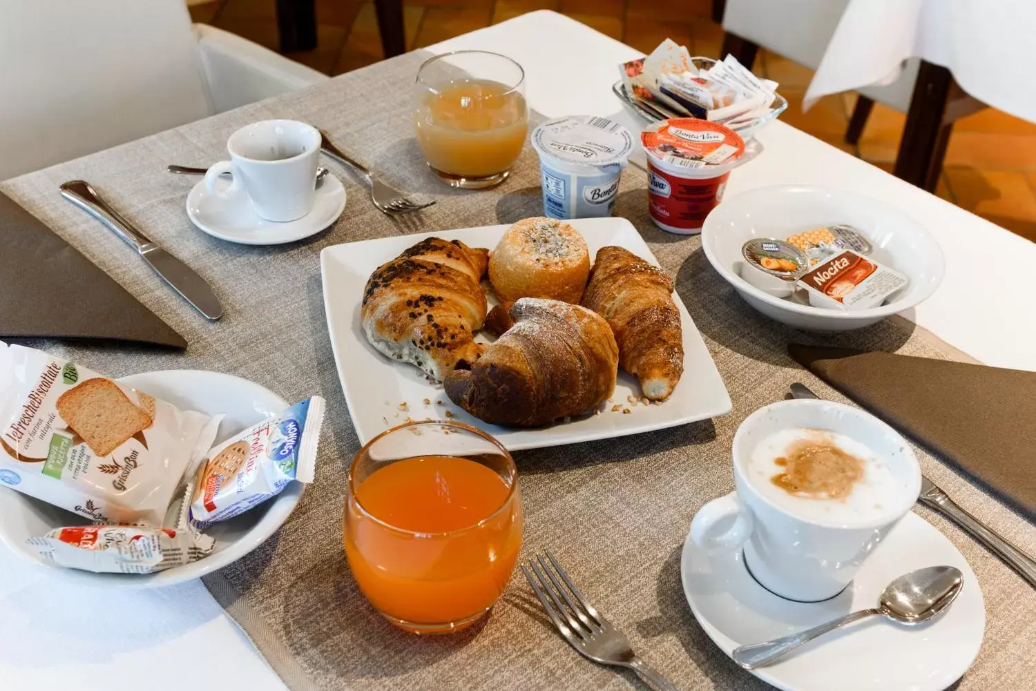 Restaurant/places to eat, Breakfast in Country Hotel Castelbarco