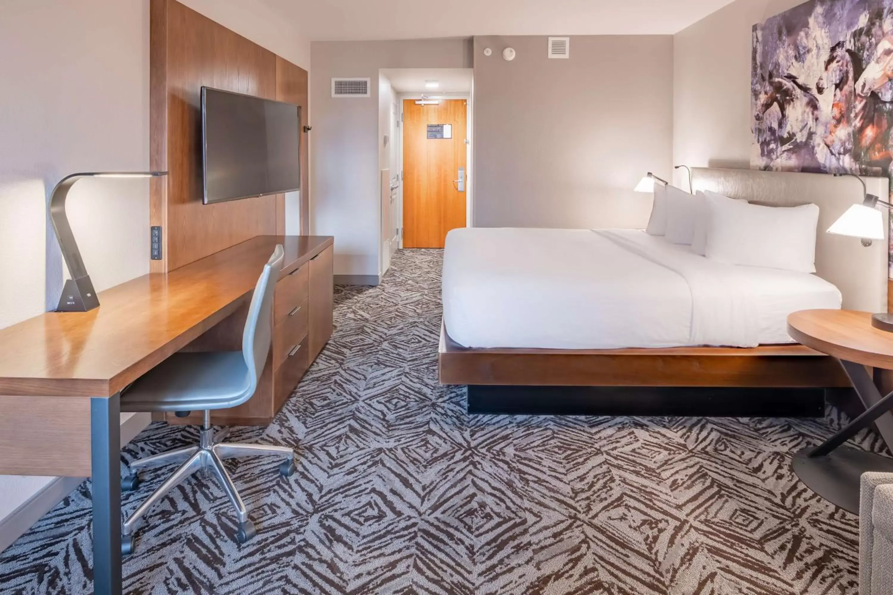 Bedroom, Bed in DoubleTree by Hilton Dallas-Farmers Branch