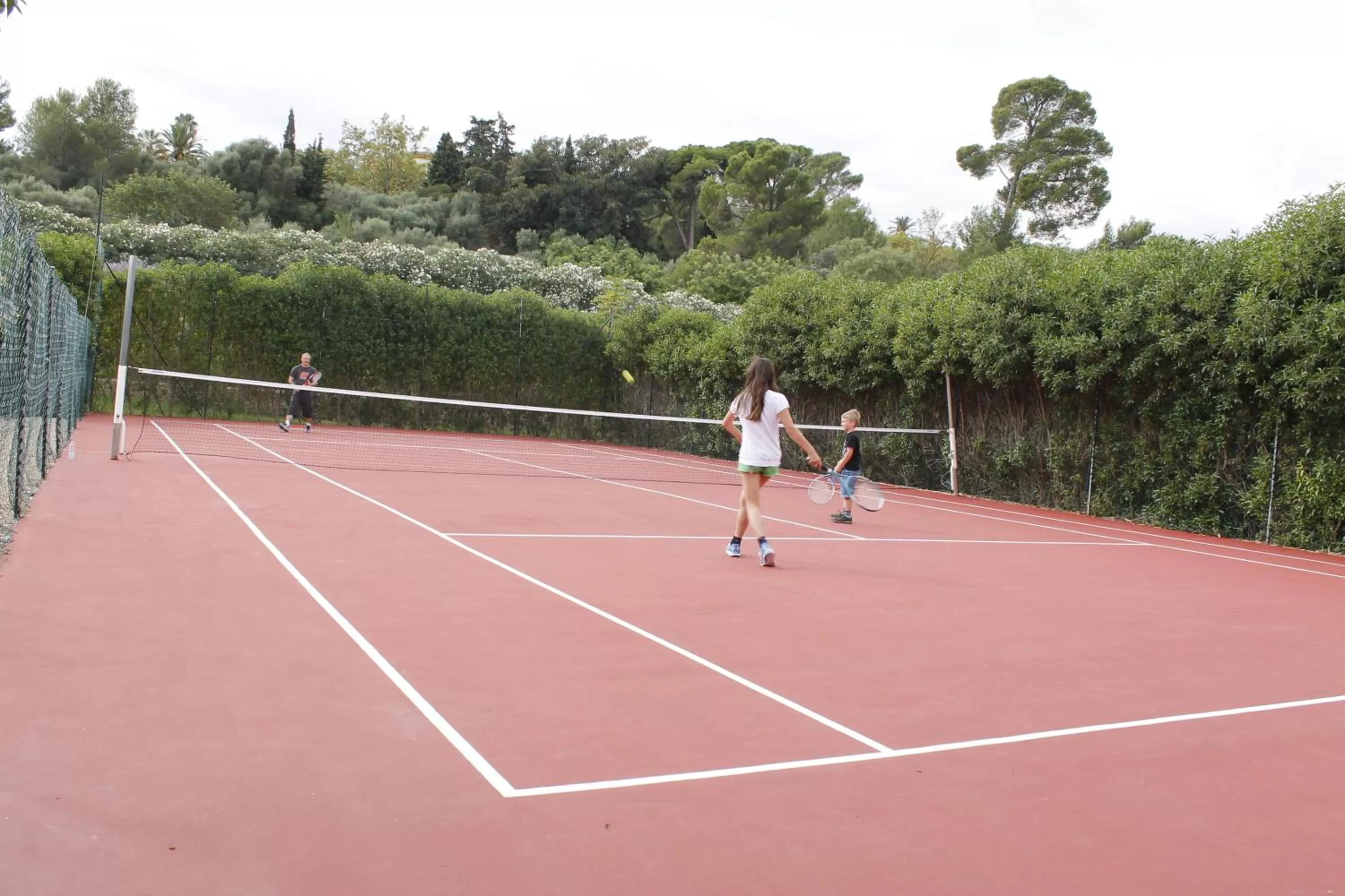 Tennis court, Tennis/Squash in loftOtel canet