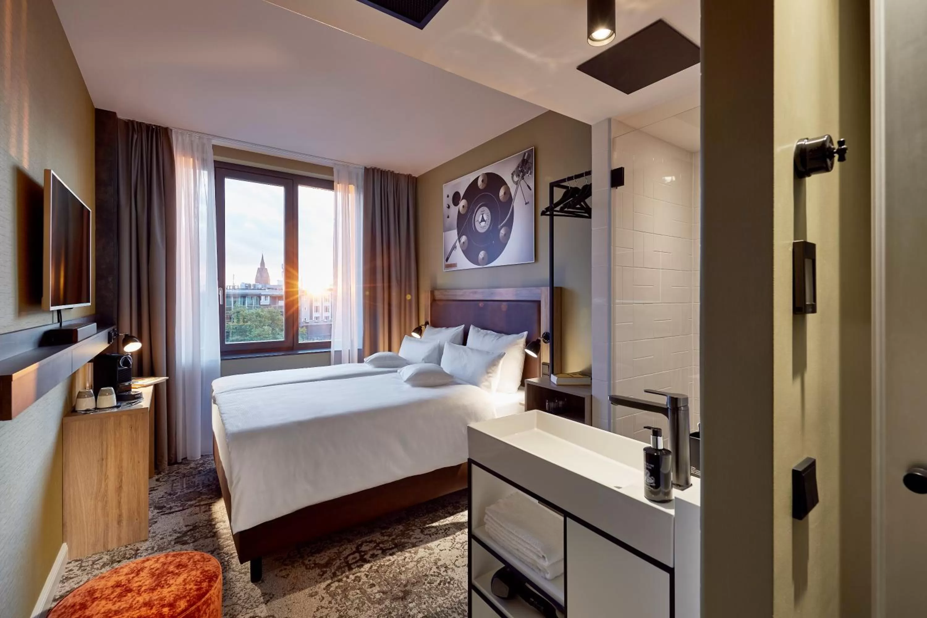 Photo of the whole room, Bed in Me and All Hotel Hanover, by Hyatt