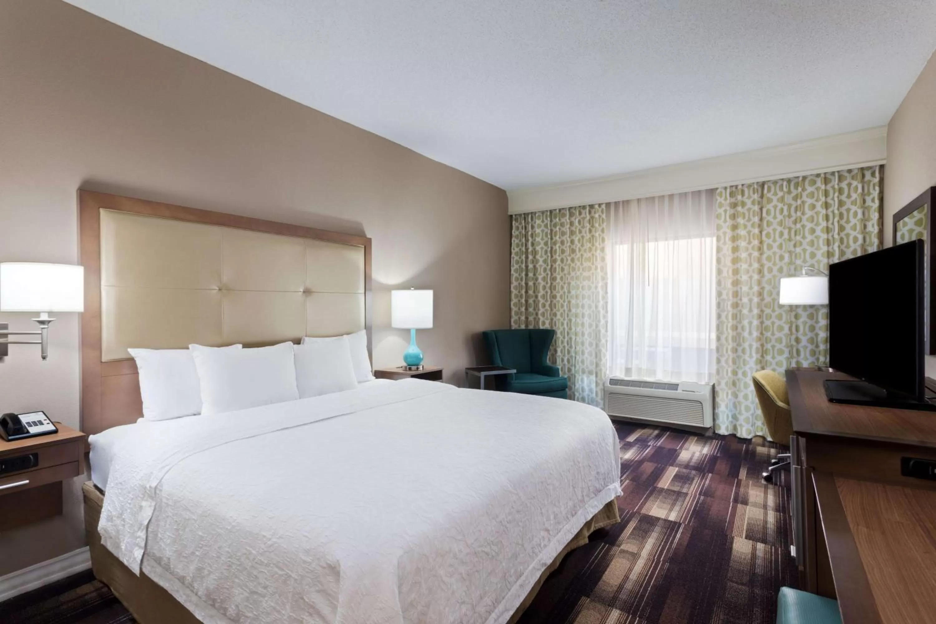 Bed in Hampton Inn & Suites Atlanta/Duluth/Gwinnett