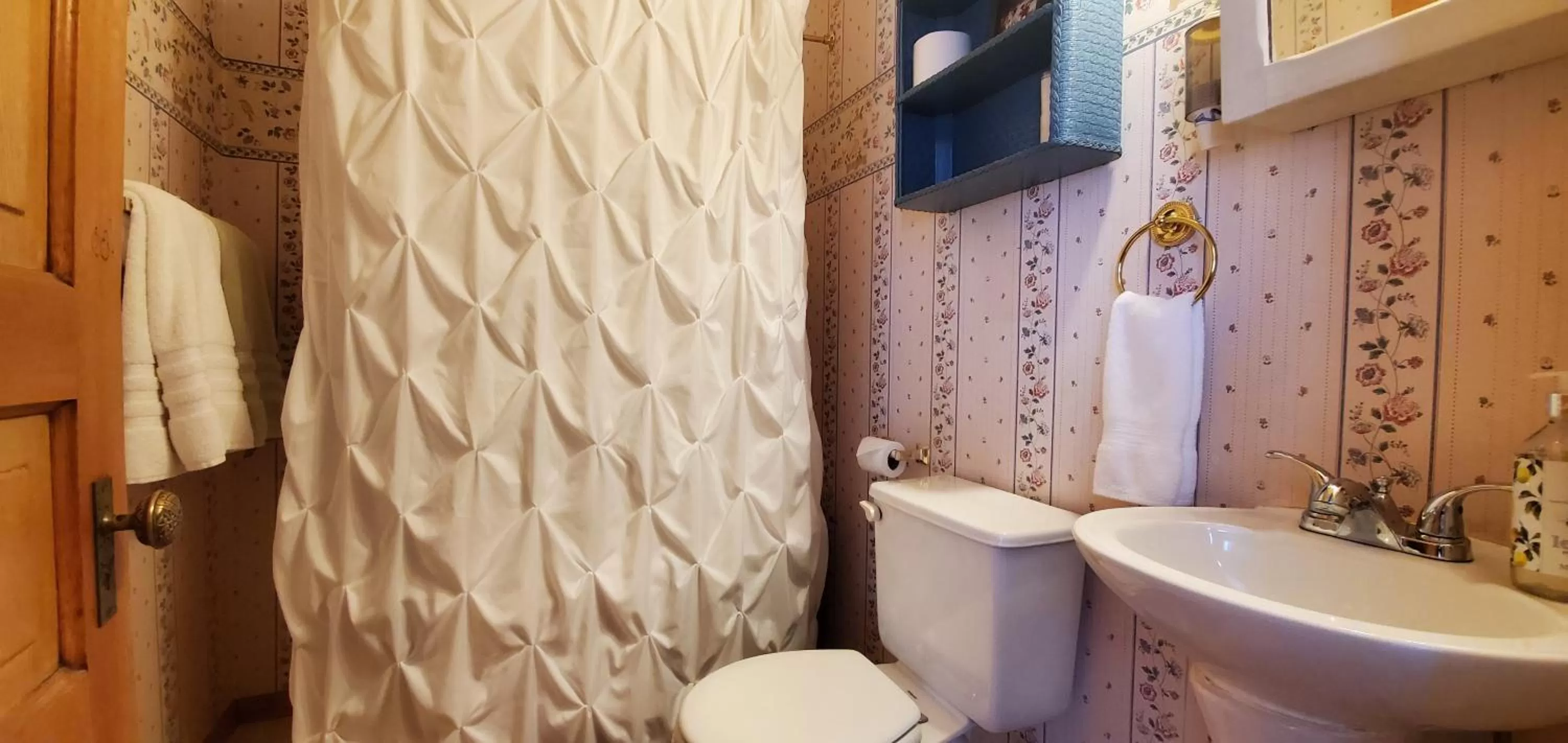 Bathroom in Saravilla Bed & Breakfast