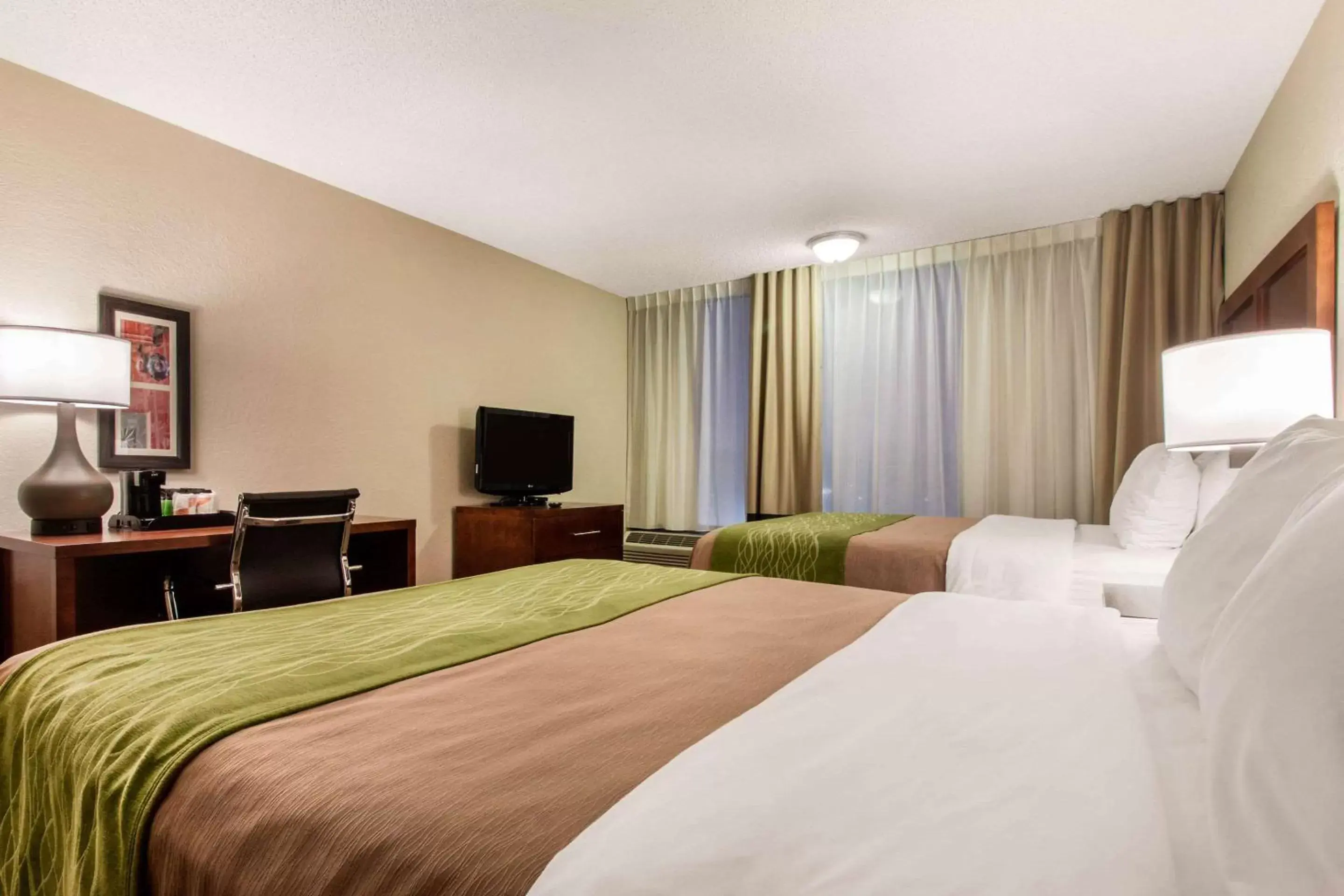 Photo of the whole room, Bed in Comfort Inn & Suites Omaha