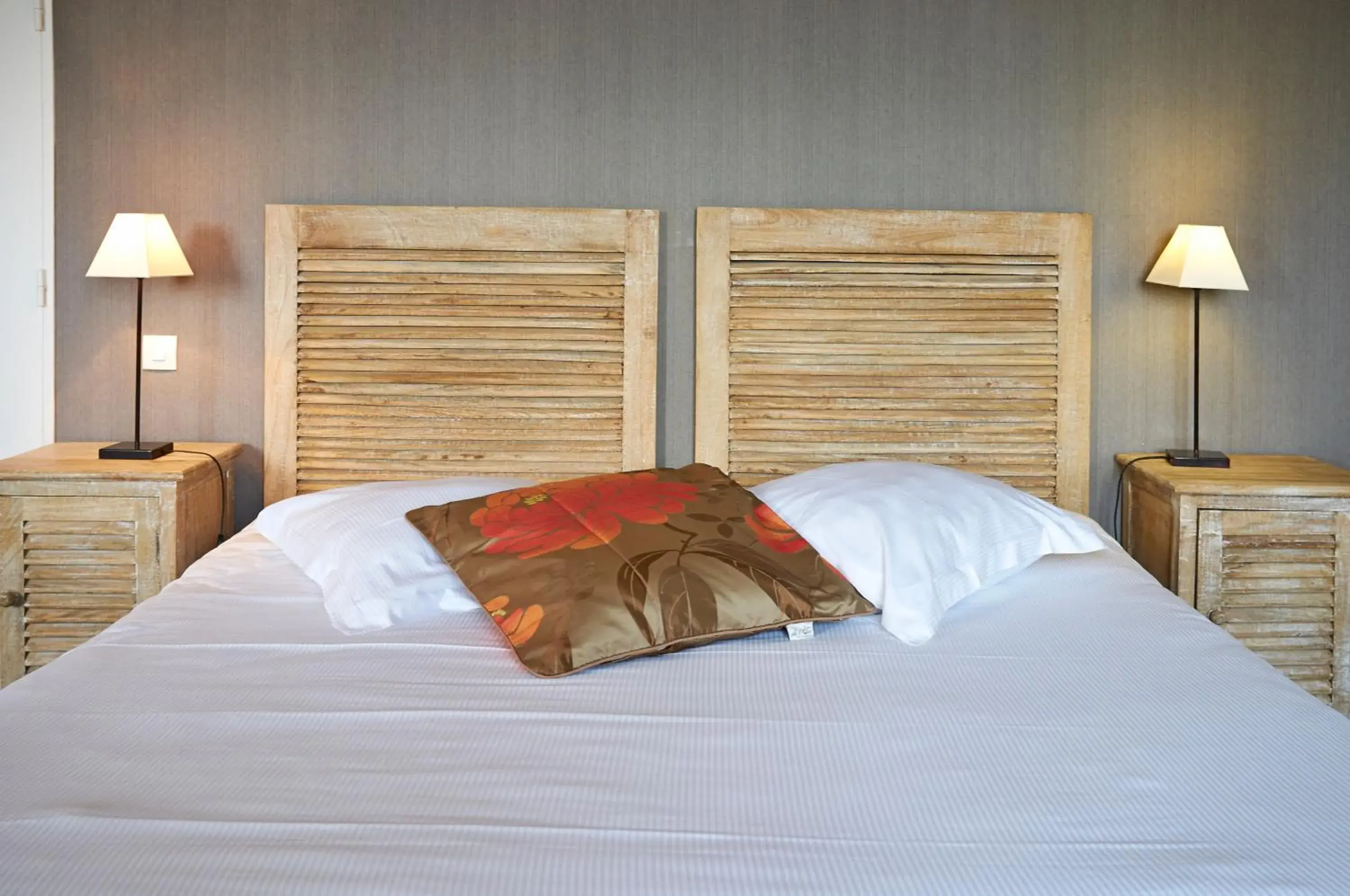 Bed in Almoria Hôtel & SPA