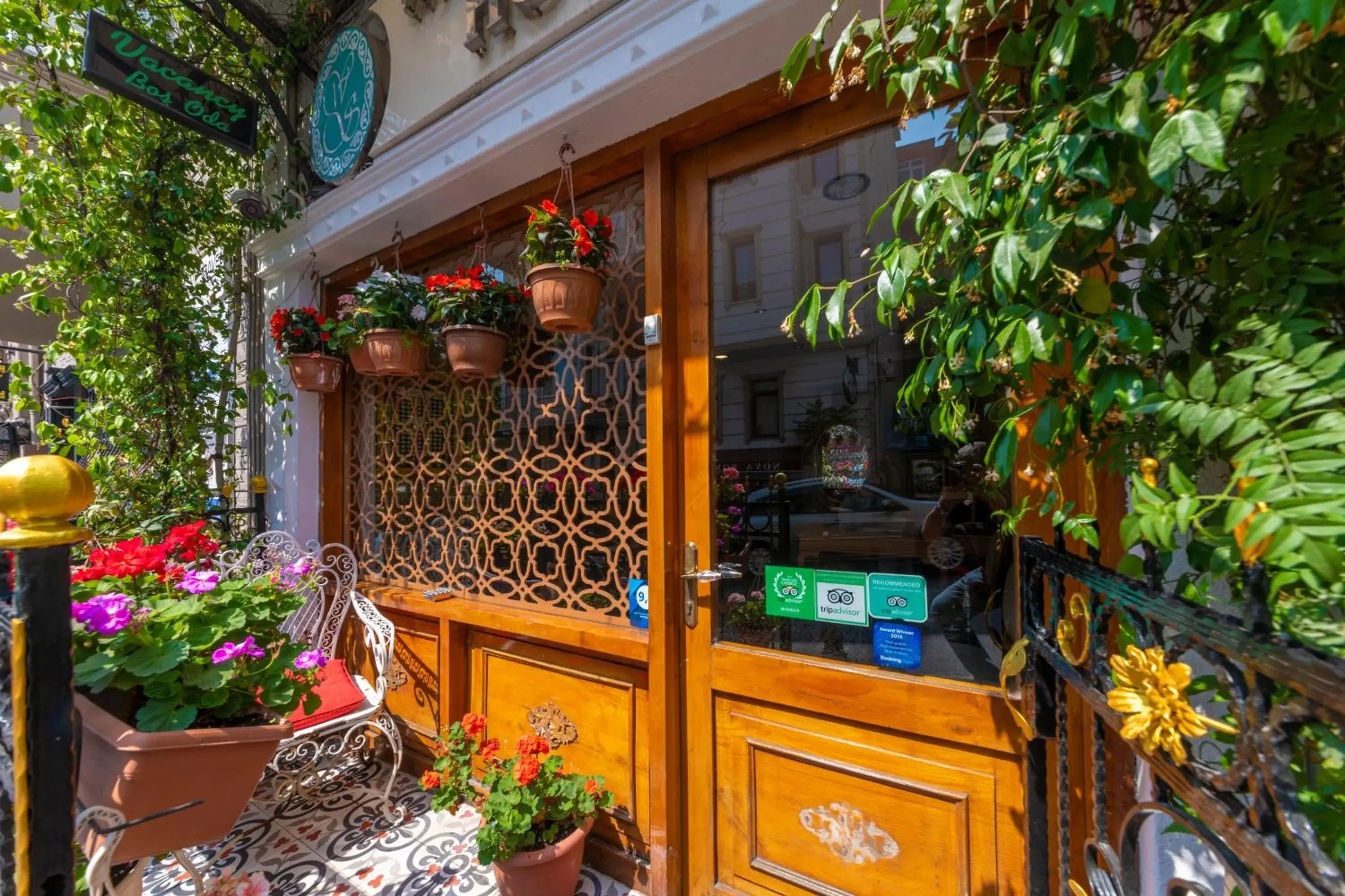 Facade/entrance in Walnut Shell Hotel Facade/entrance in Walnut Shell Hotel