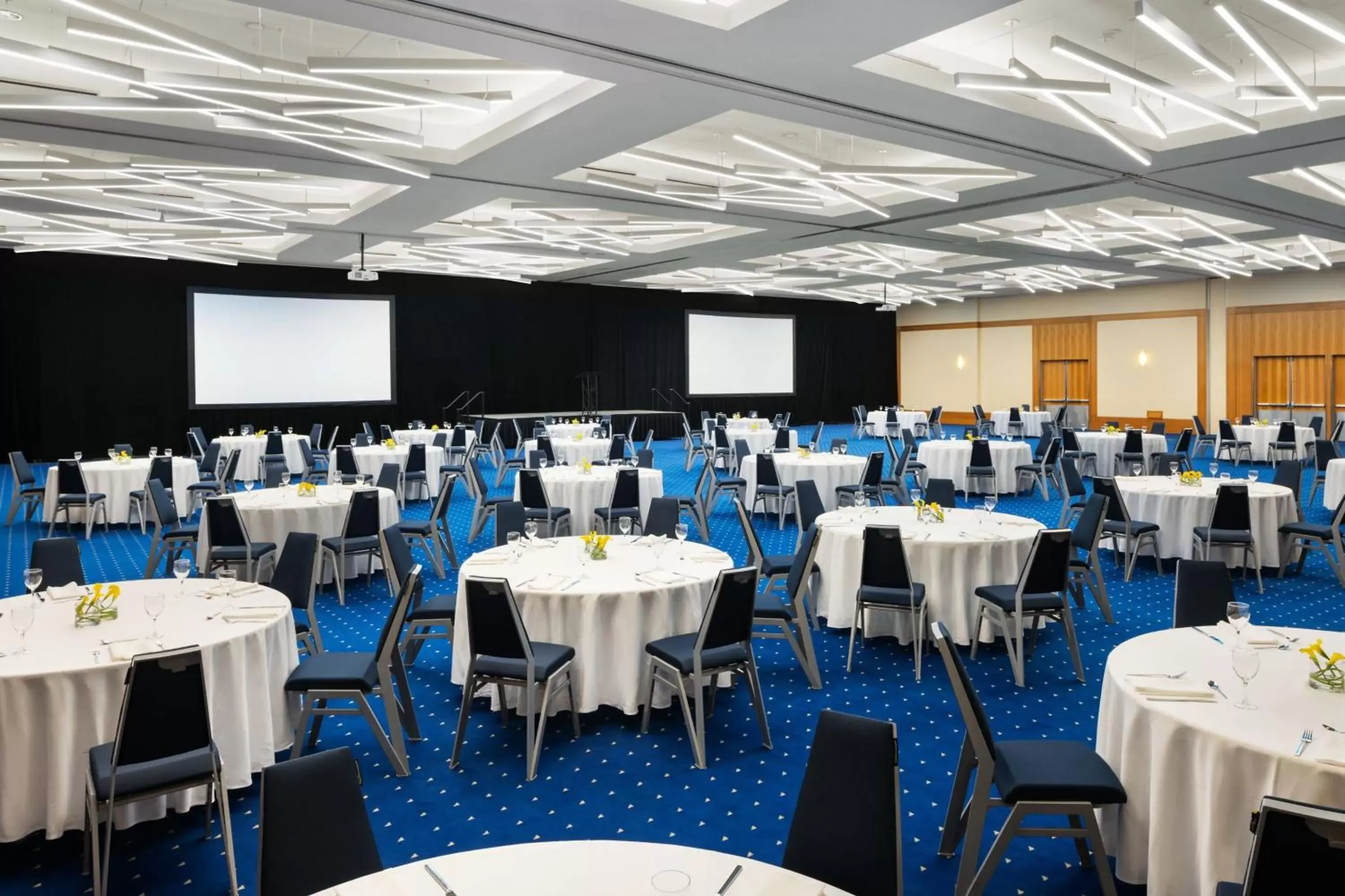 Meeting/conference room, Restaurant/Places to Eat in Sheraton Vancouver Wall Centre