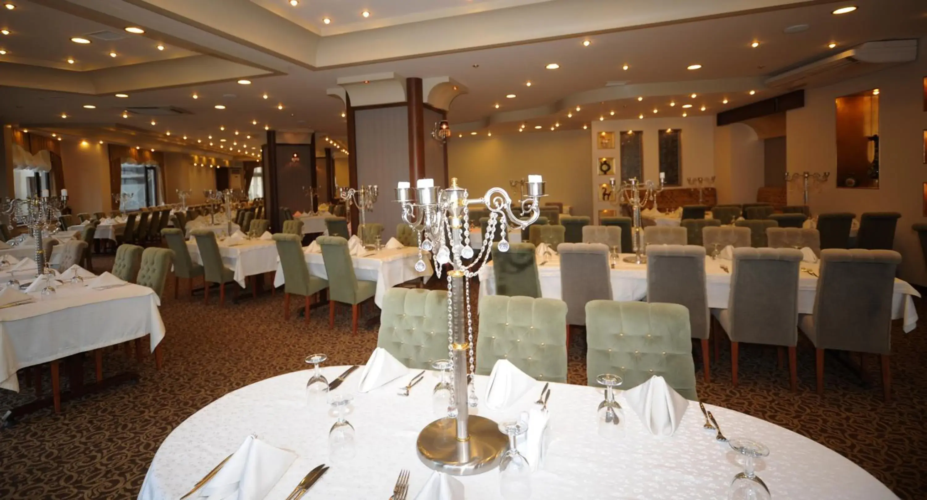 Restaurant/Places to Eat in Akol Hotel