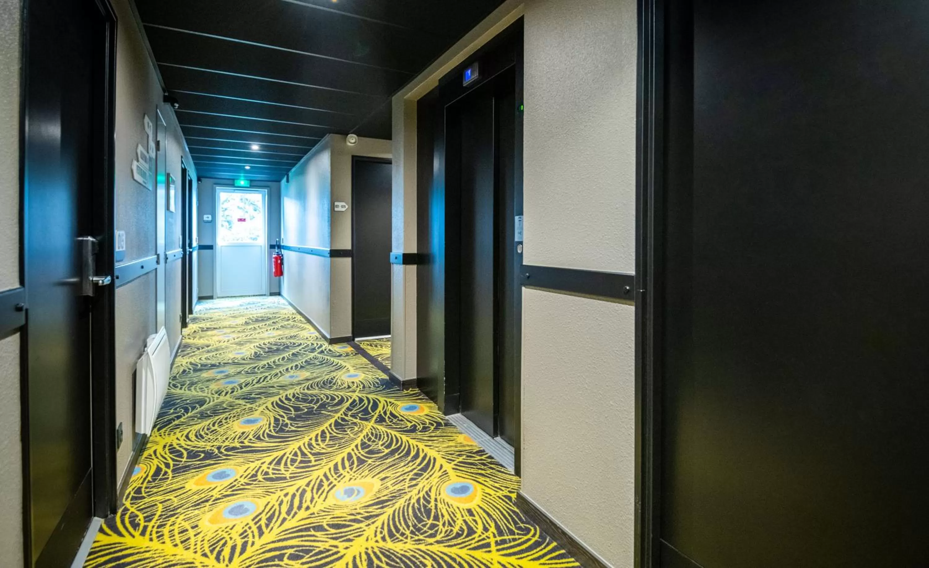 elevator, Bed in KYRIAD BORDEAUX SUD - Villenave d'Ornon