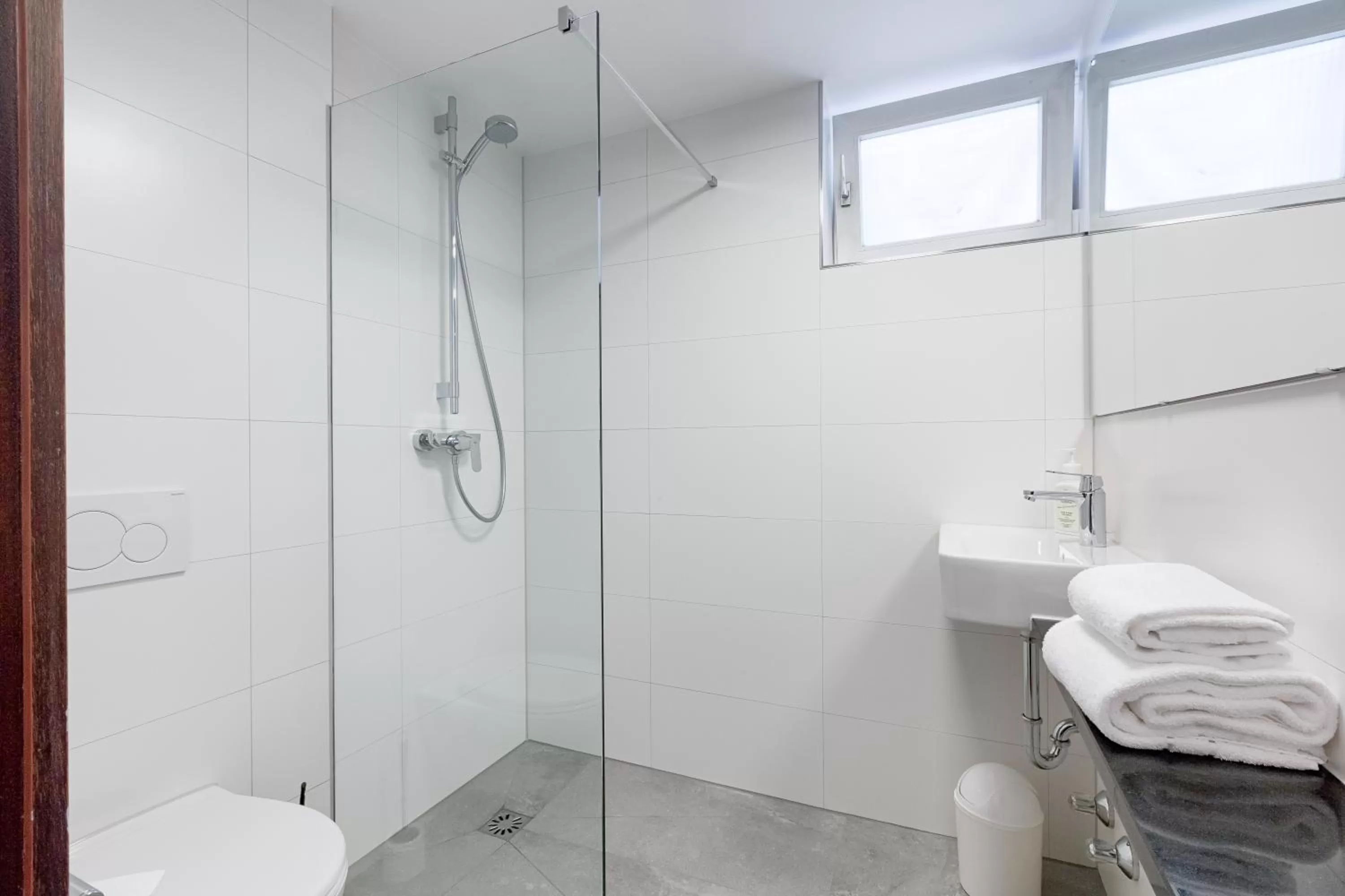 Shower in Hotel National