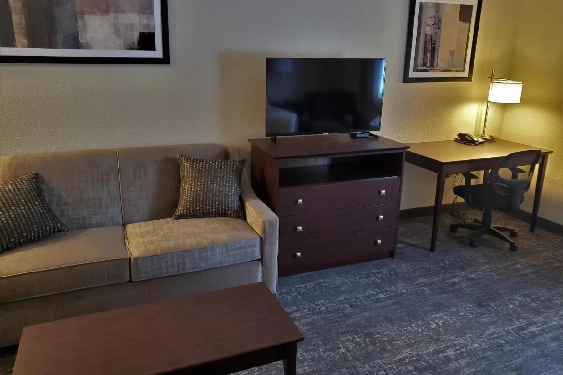 TV and multimedia, Seating Area in Cobblestone Suites - Oshkosh