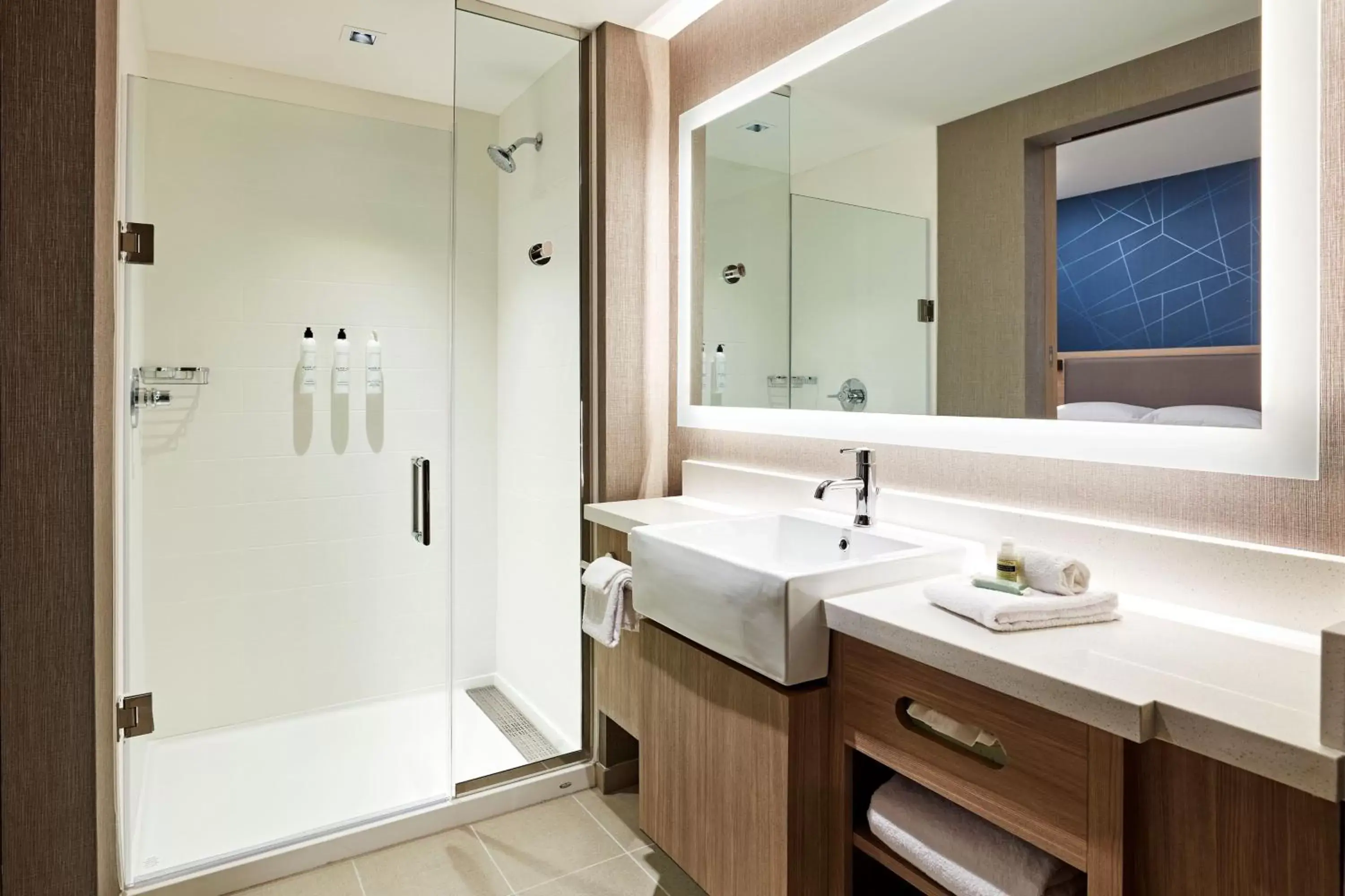 Bedroom, Bathroom in SpringHill Suites by Marriott Los Angeles Downey