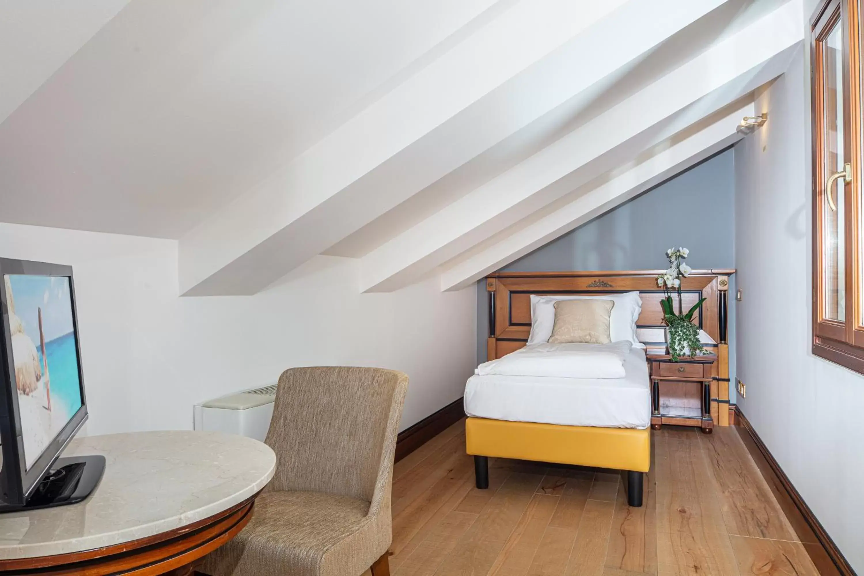 Bed in All’Angelo Art Hotel Bed in All’Angelo Art Hotel