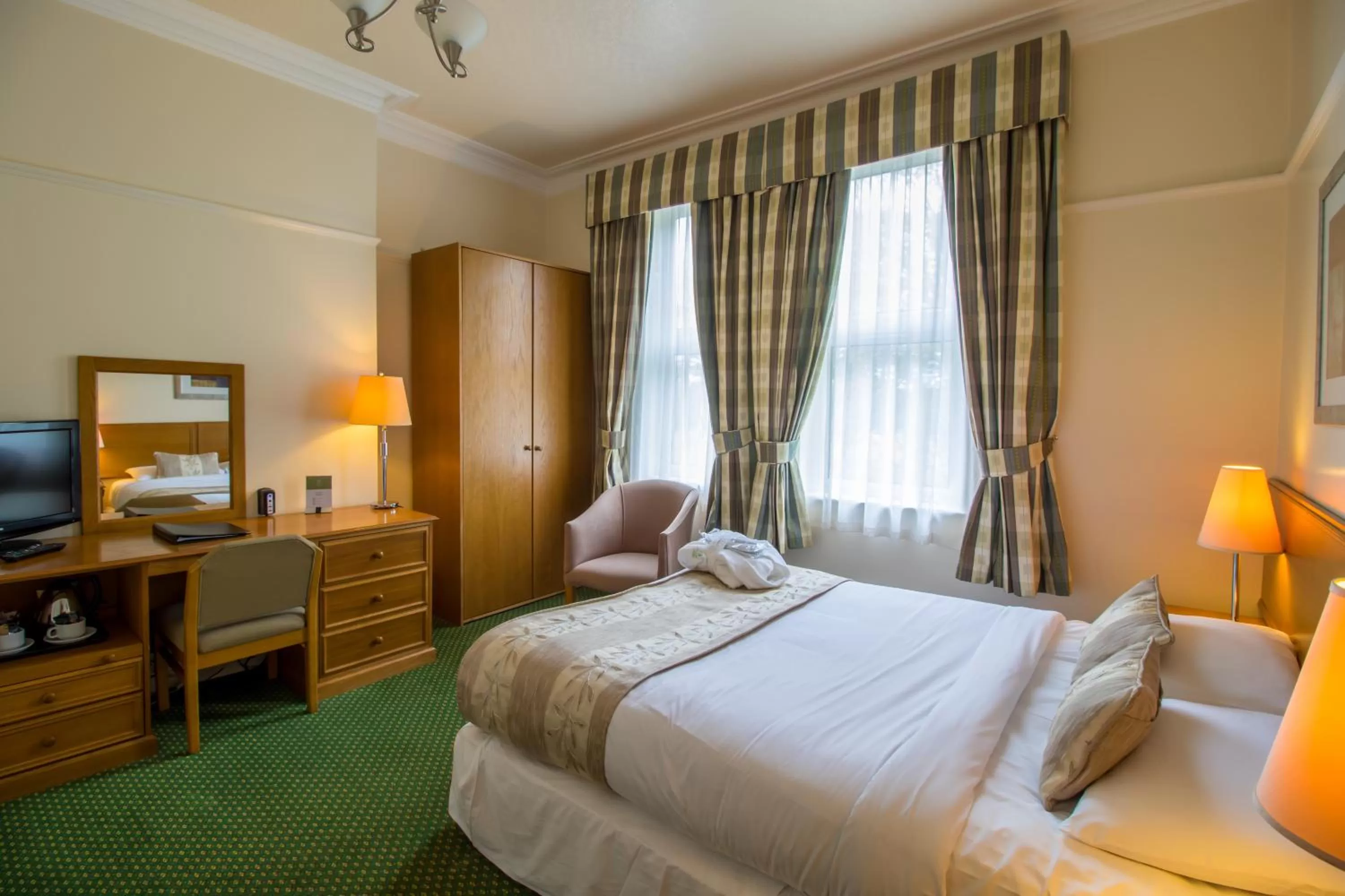 TV and multimedia, Bed in A Park View Hotel