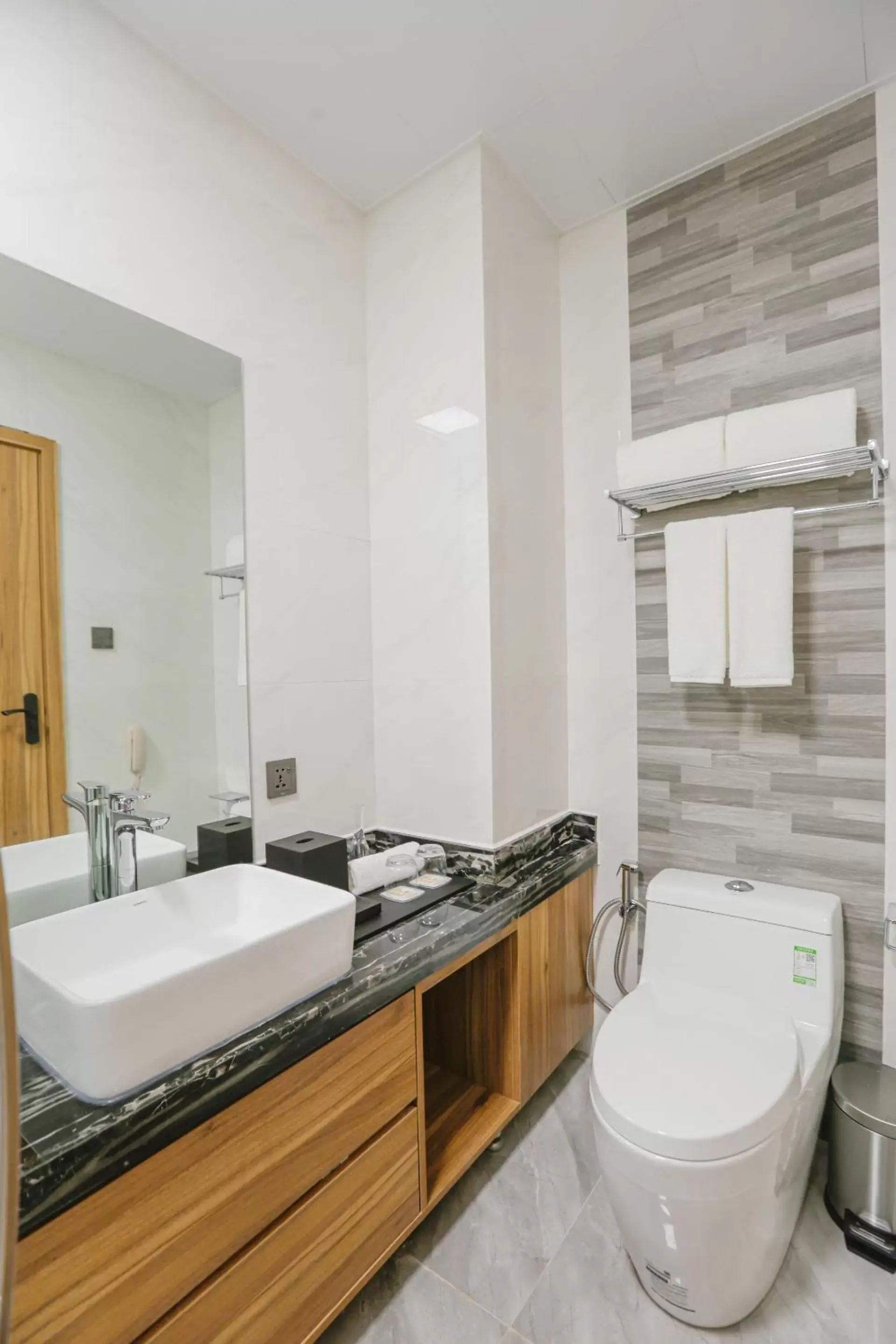 Bathroom in Hotel Casiana Managed by Enderun Hotels