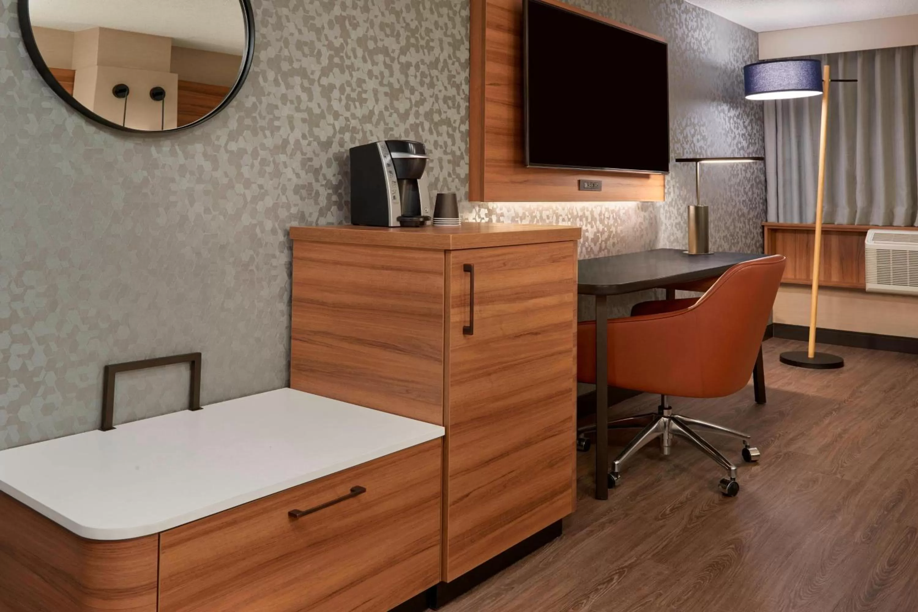 Photo of the whole room, Bed in Fairfield Inn by Marriott Montreal Downtown