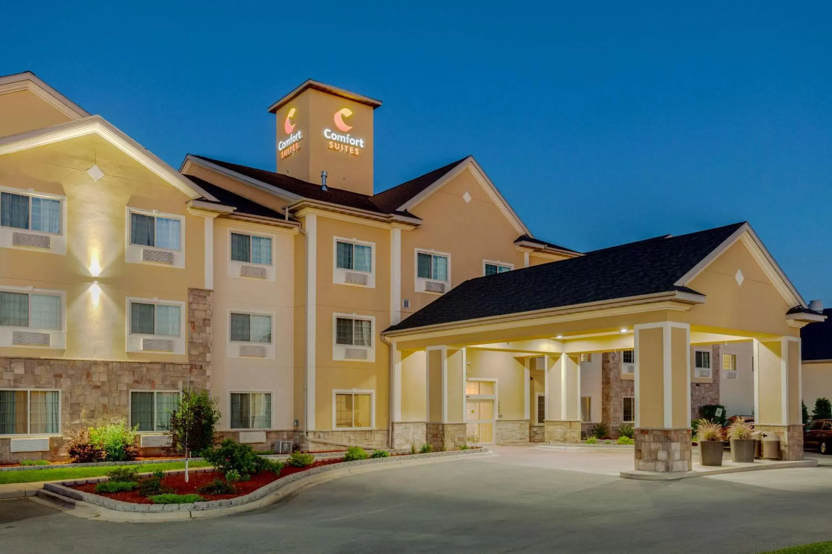 Property Building in Comfort Suites Johnson Creek Conference