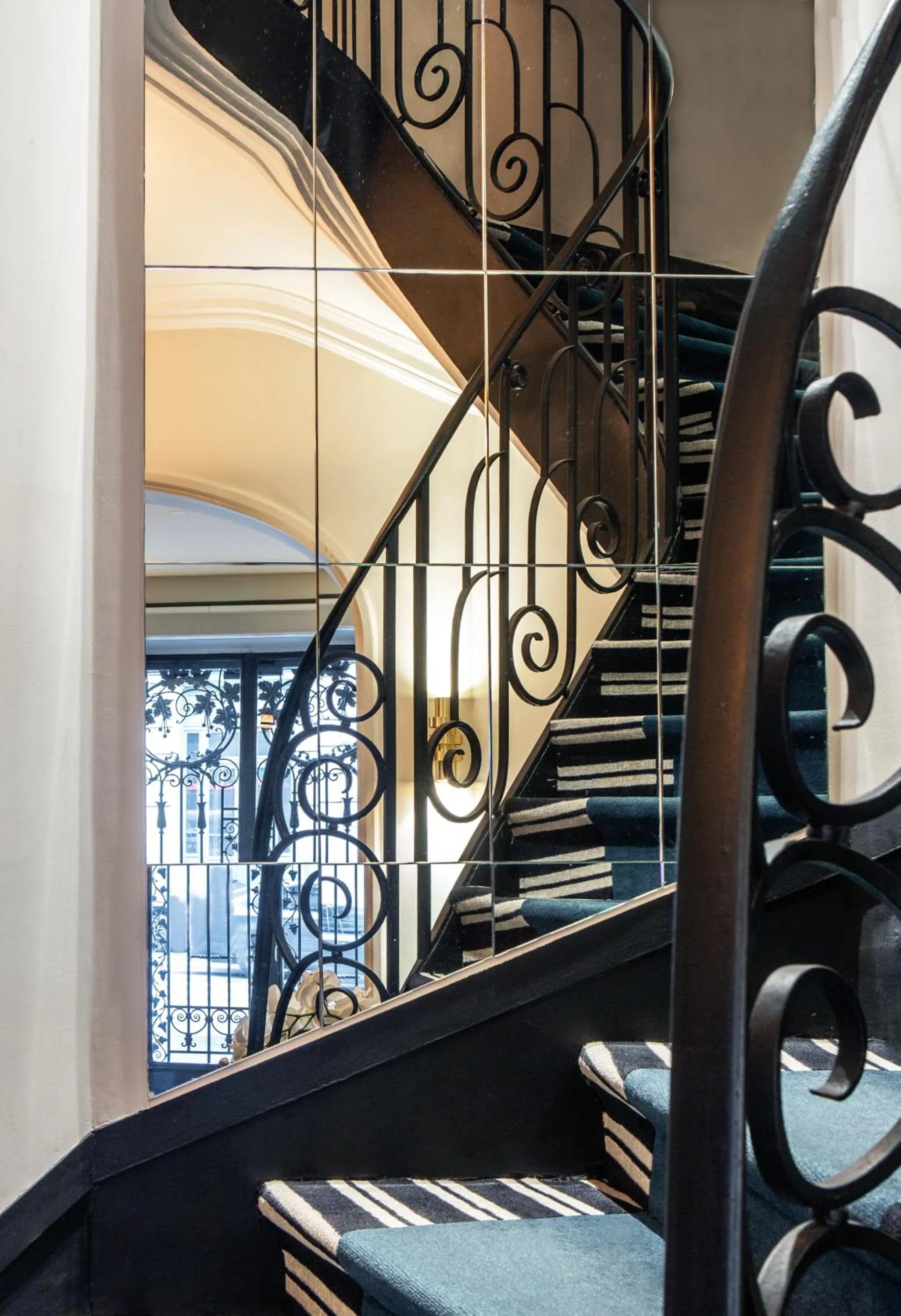 Lobby or reception in ibis Styles Paris Gare du Nord TGV