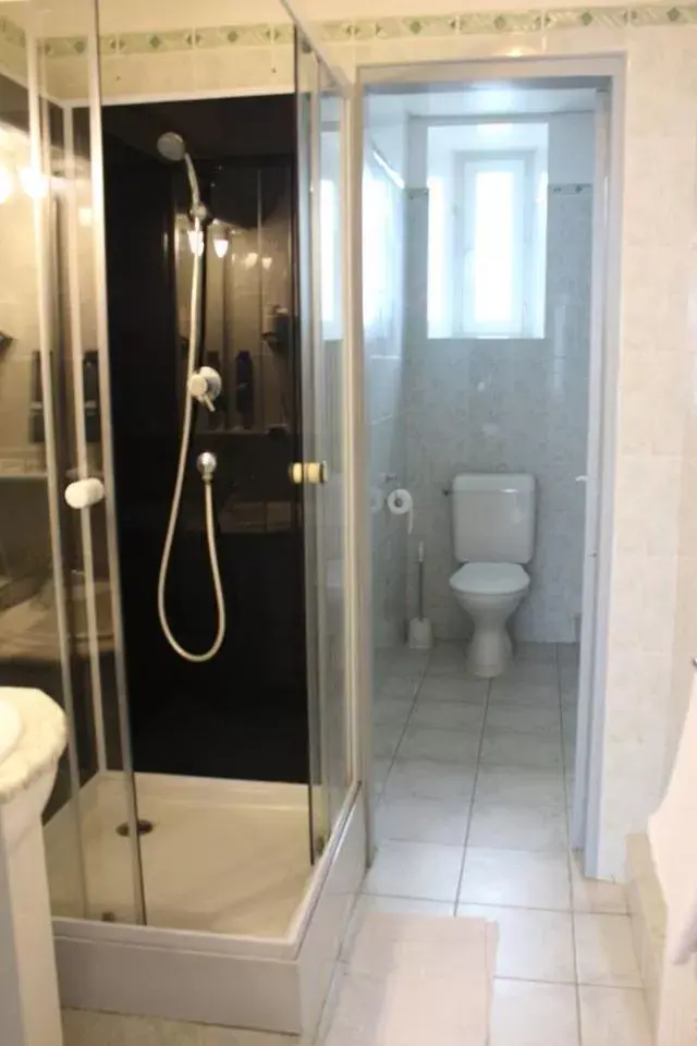 Shower, Bathroom in Hotel de Normandie