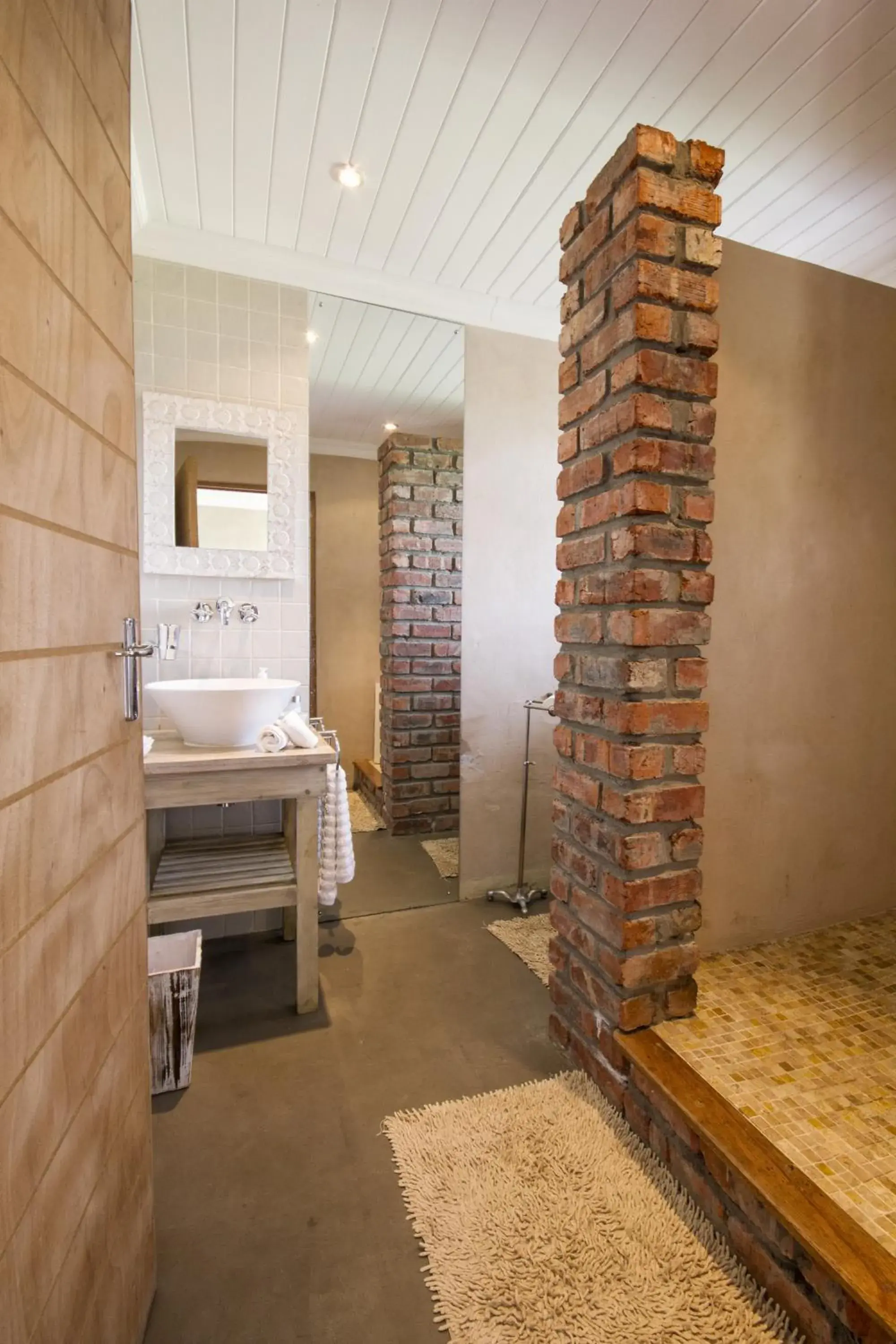 Bathroom, BBQ Facilities in A Hilltop Country Retreat