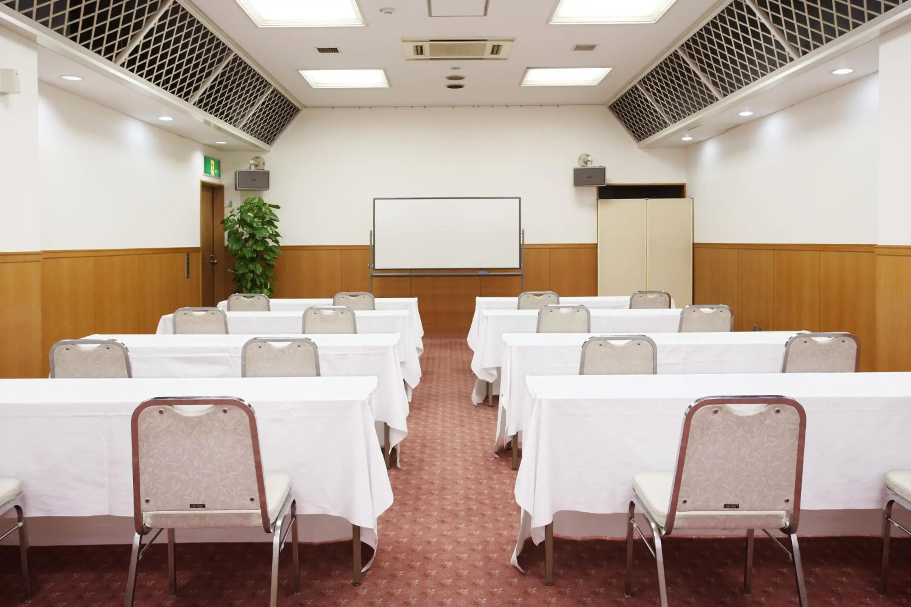 Business facilities in Hotel Excel Okayama