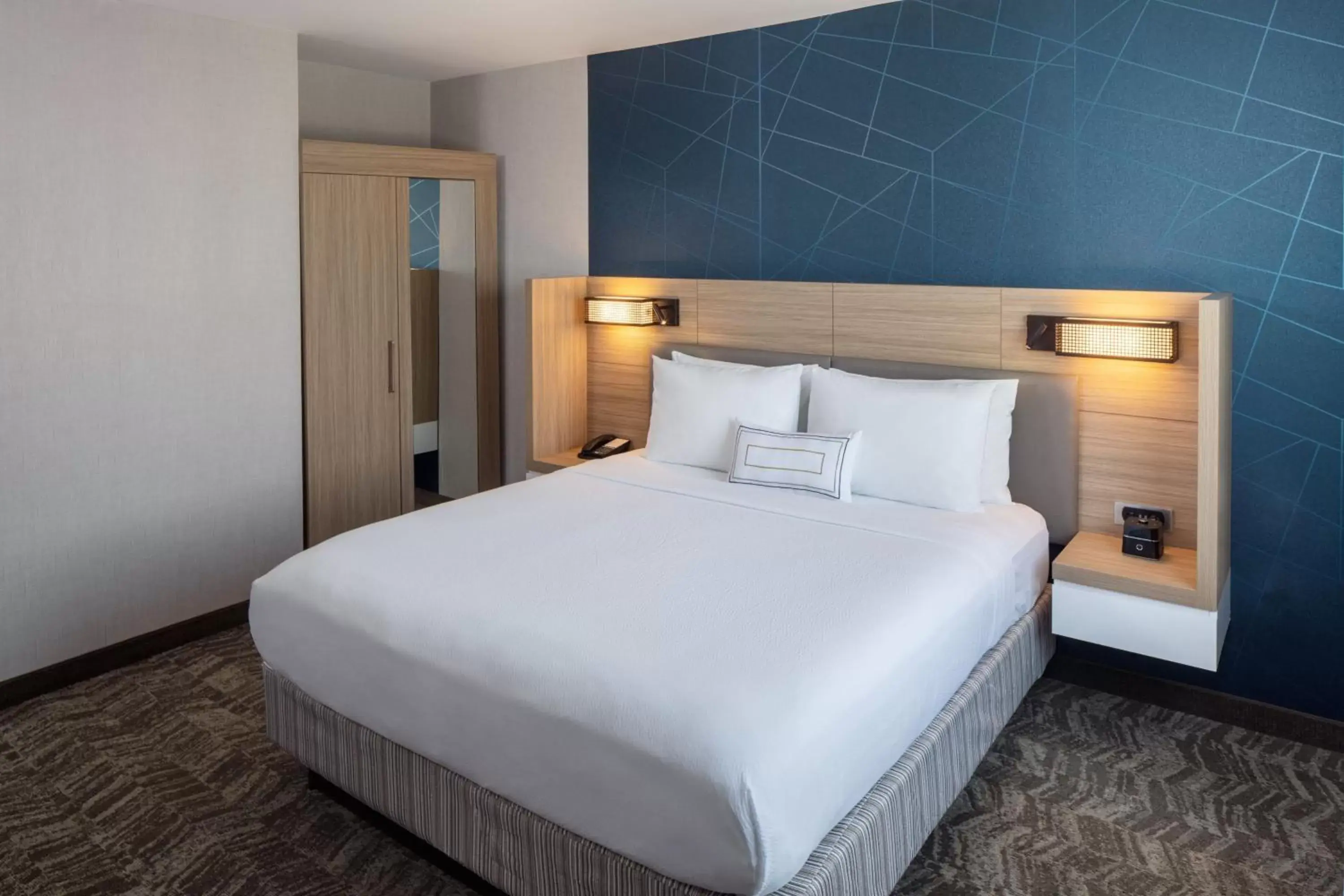 Bedroom, Bed in SpringHill Suites by Marriott New York JFK Airport Jamaica