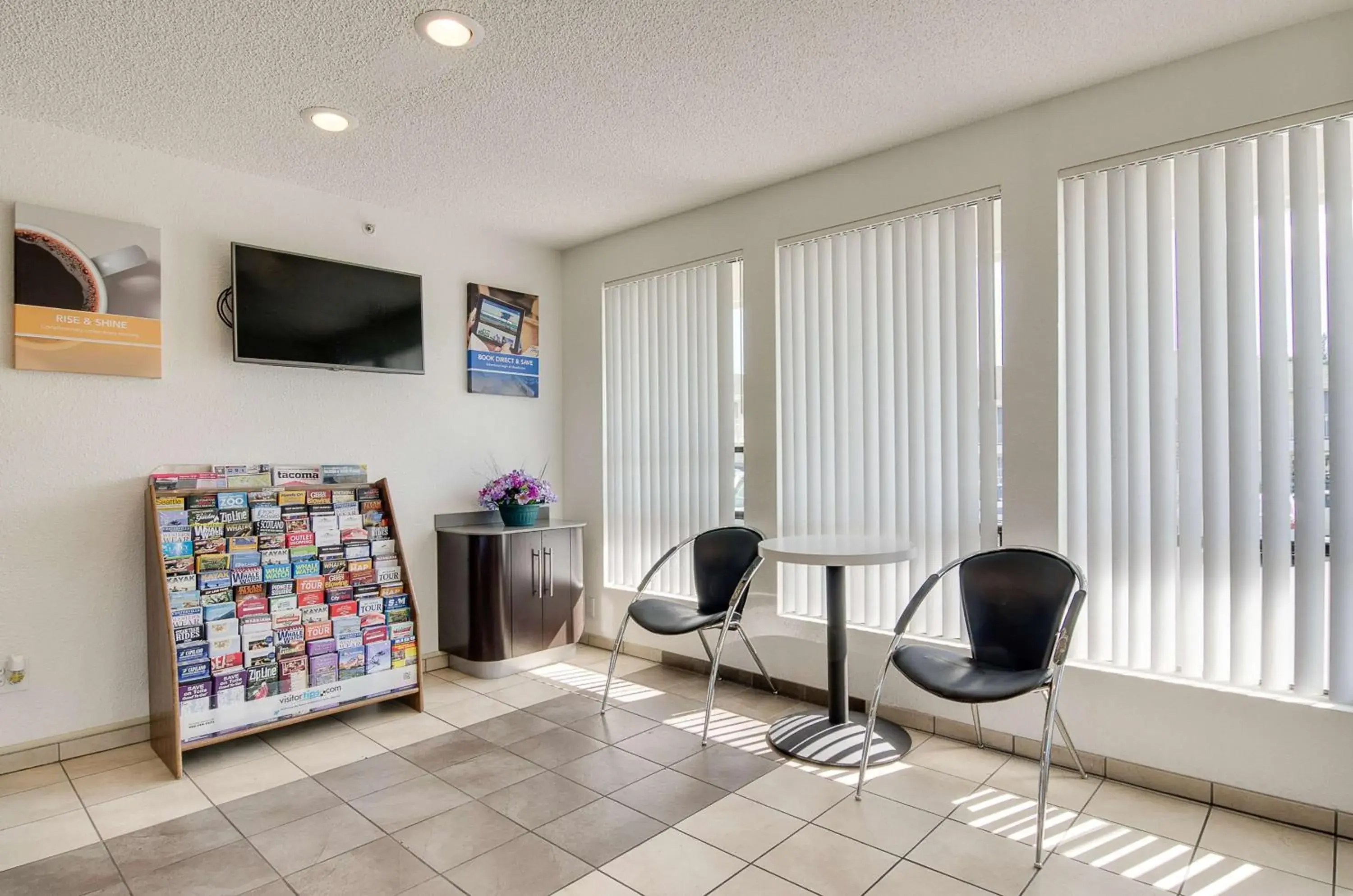 TV and multimedia, Lobby/Reception in Motel 6-Tacoma, WA - South