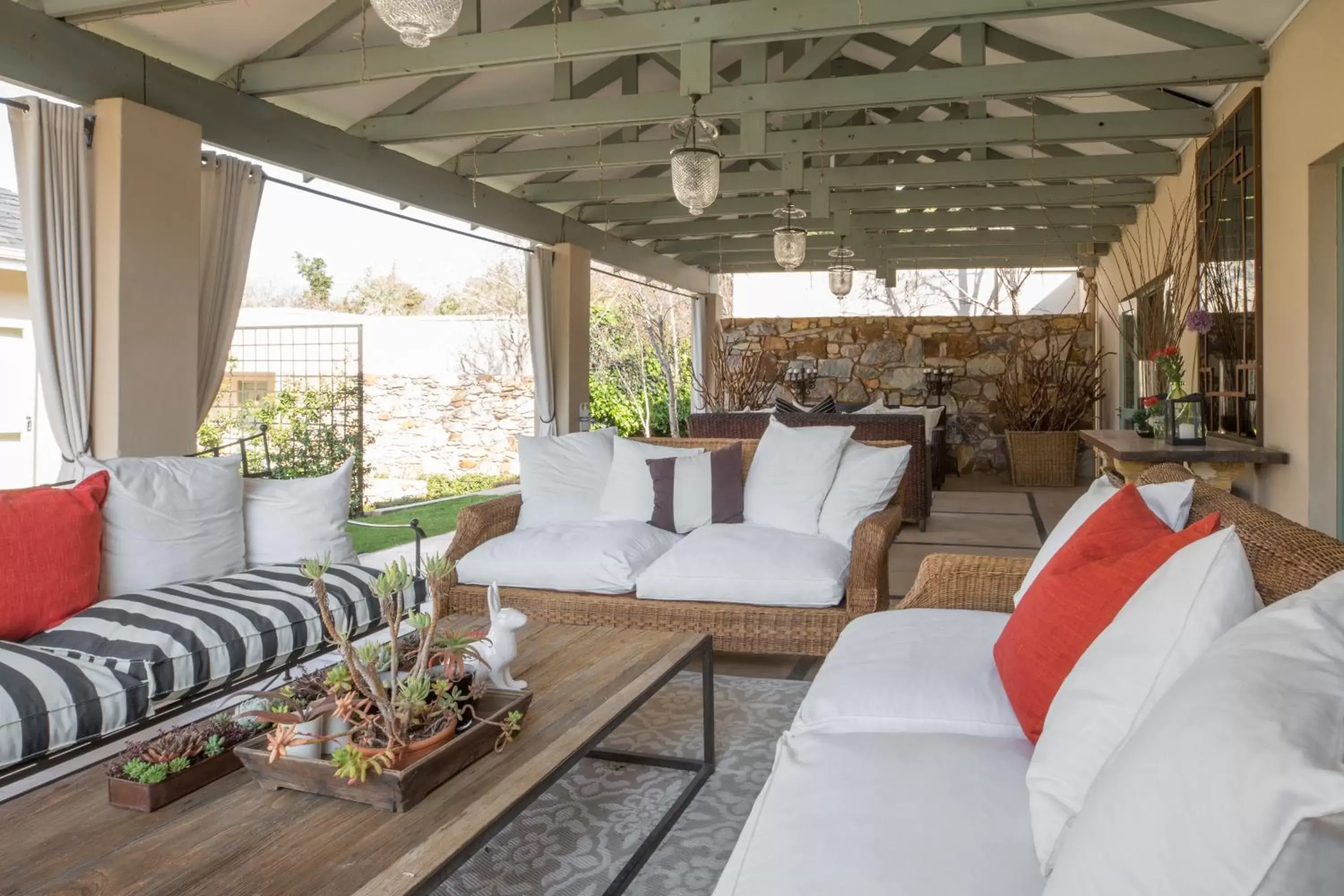 Balcony/Terrace, Seating Area in Parkwood Boutique Hotel