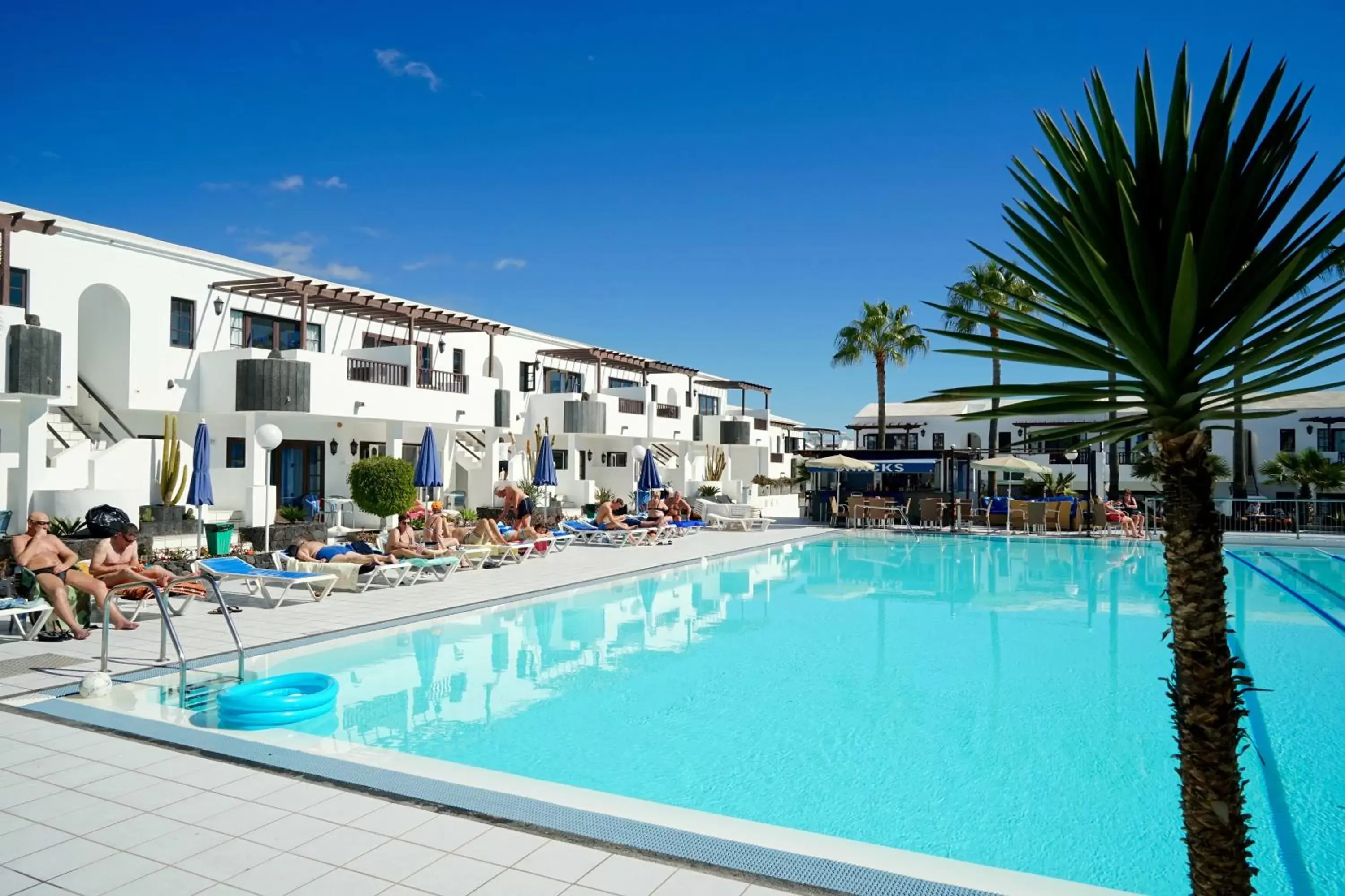 Swimming Pool in Plaza Azul