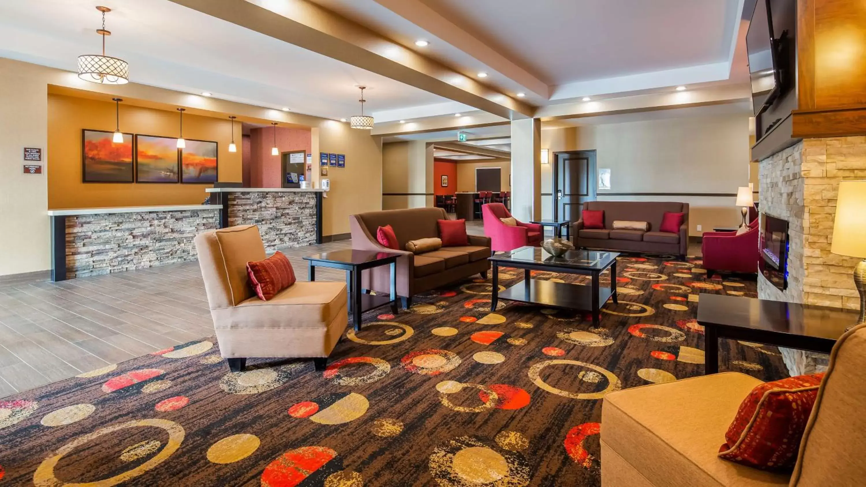 Lobby or reception, Lounge/Bar in Best Western Plus Kindersley Hotel