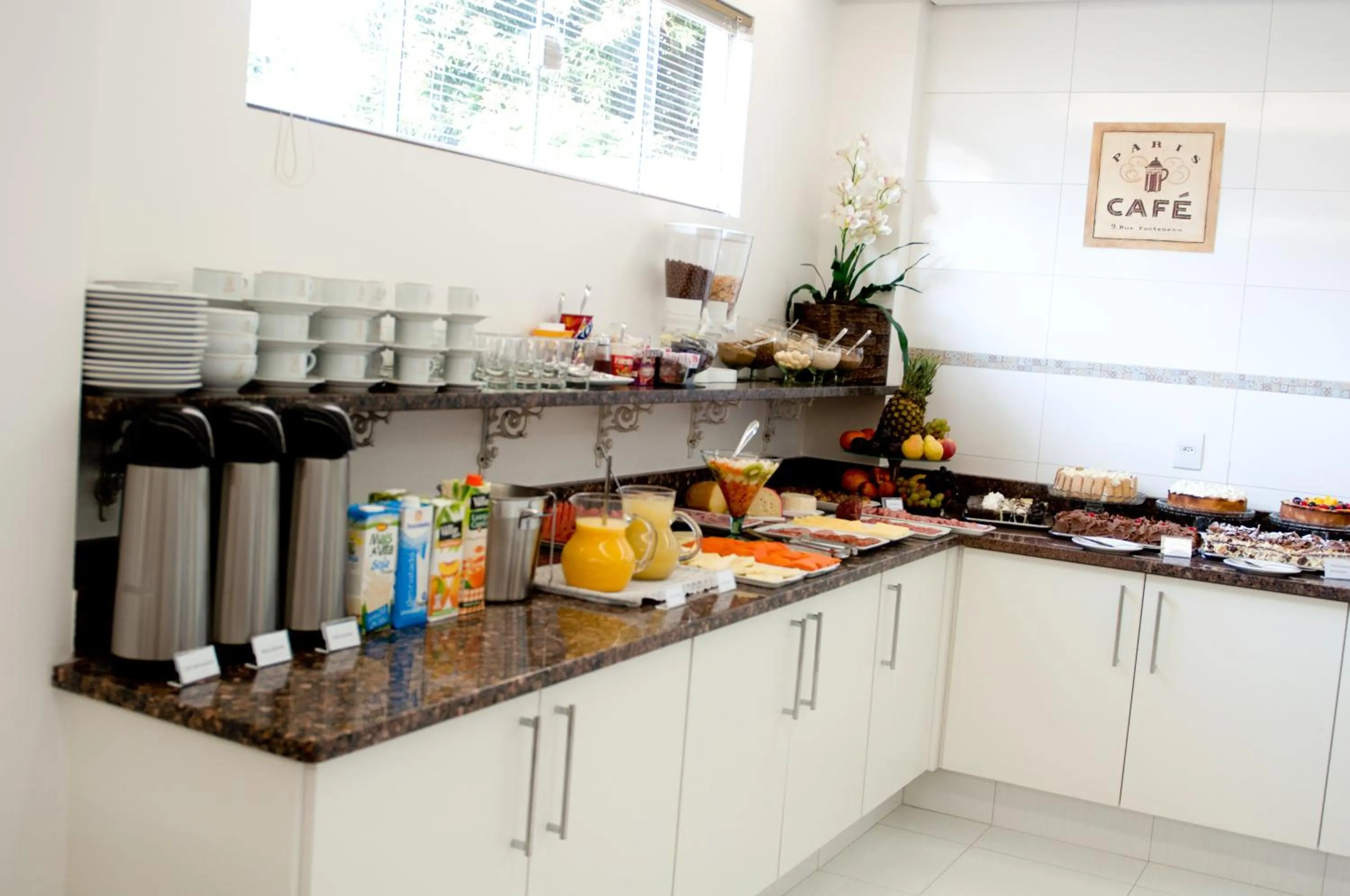 Restaurant/places to eat in Hotel Roari