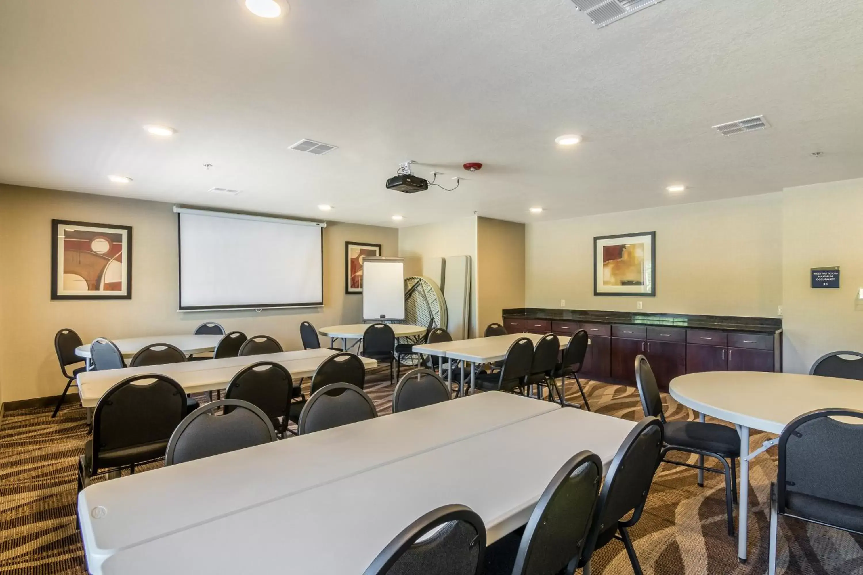 Meeting/conference room in Cobblestone Inn & Suites - Barron