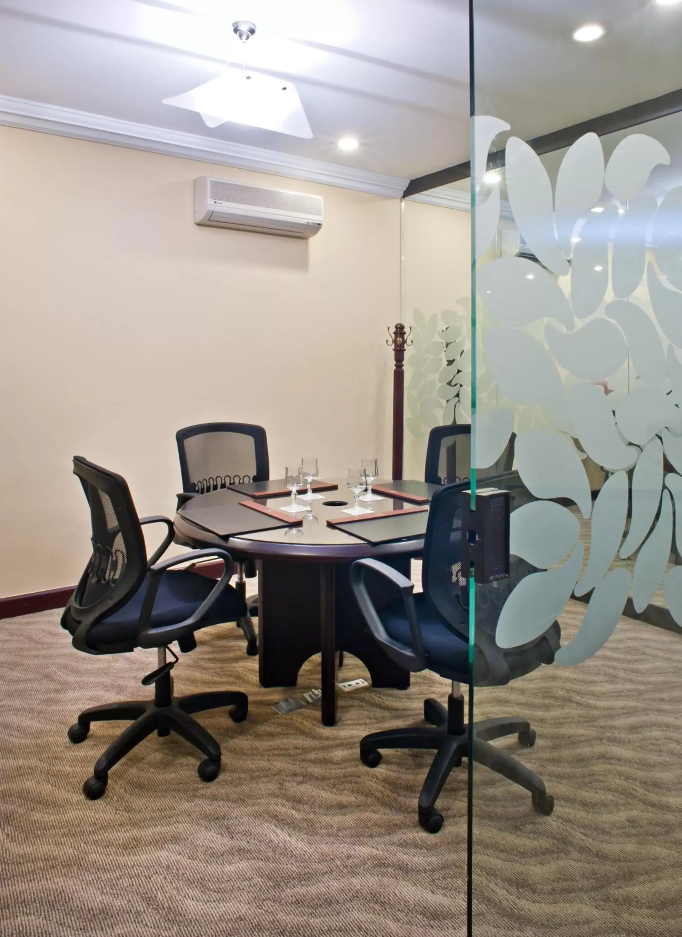 Business facilities in Casa Dann Carlton Hotel & SPA