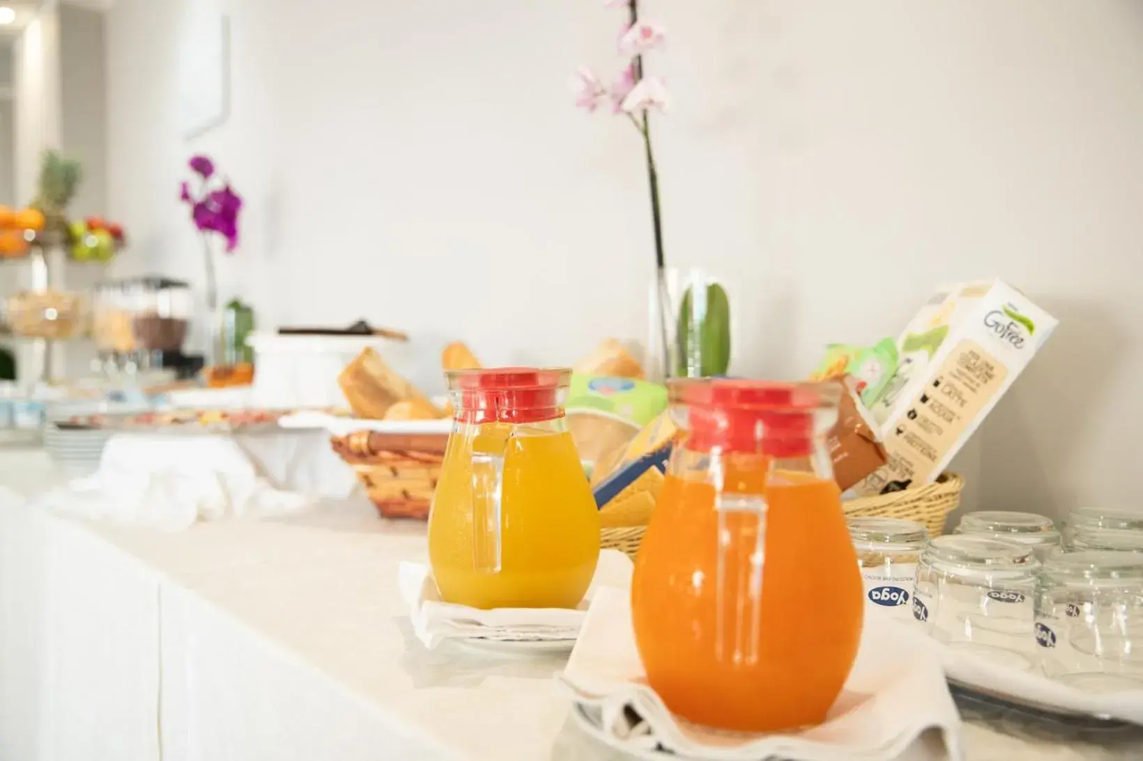 Continental breakfast, Drinks in Hotel De Plam