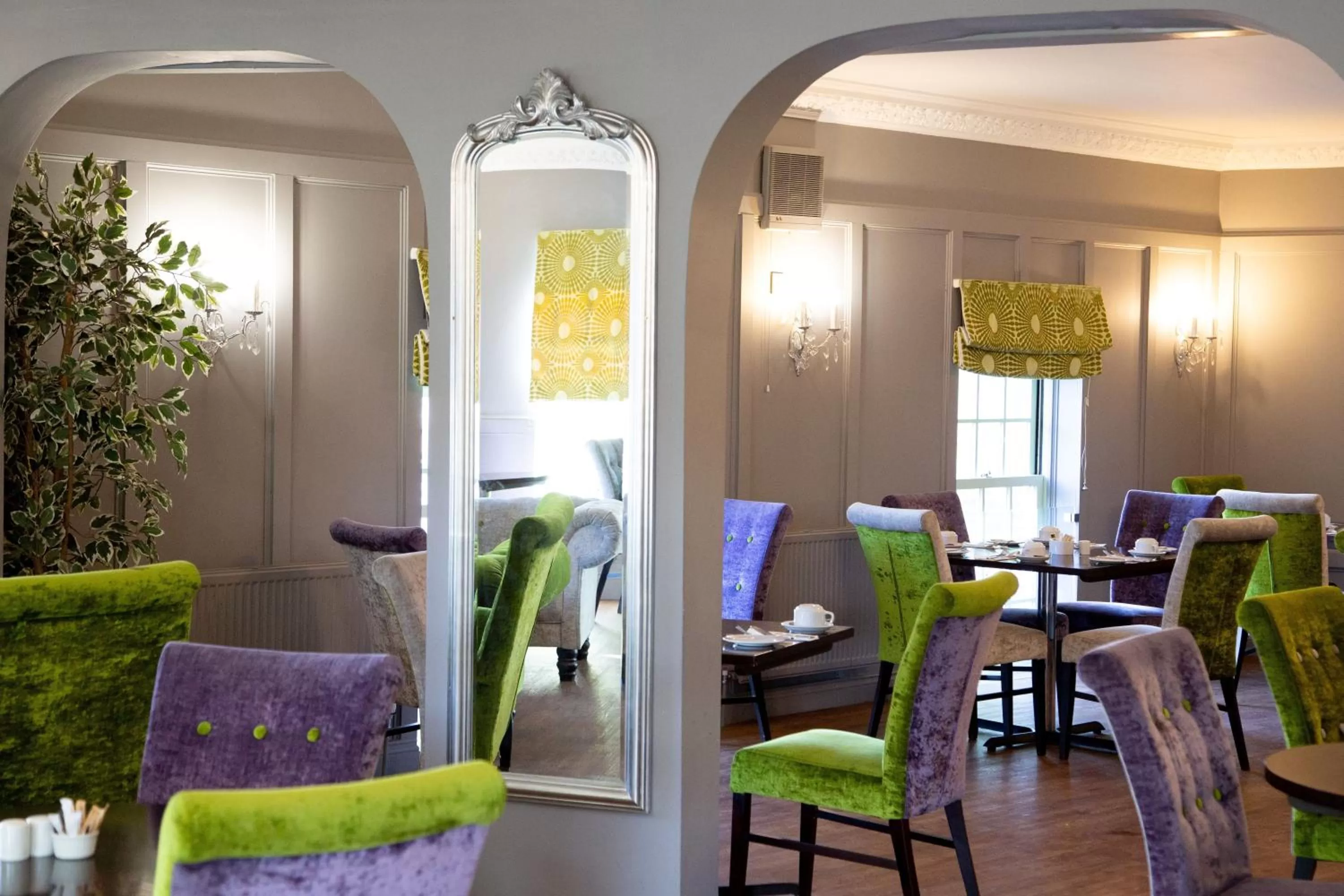 Restaurant/places to eat in Alton House Hotel