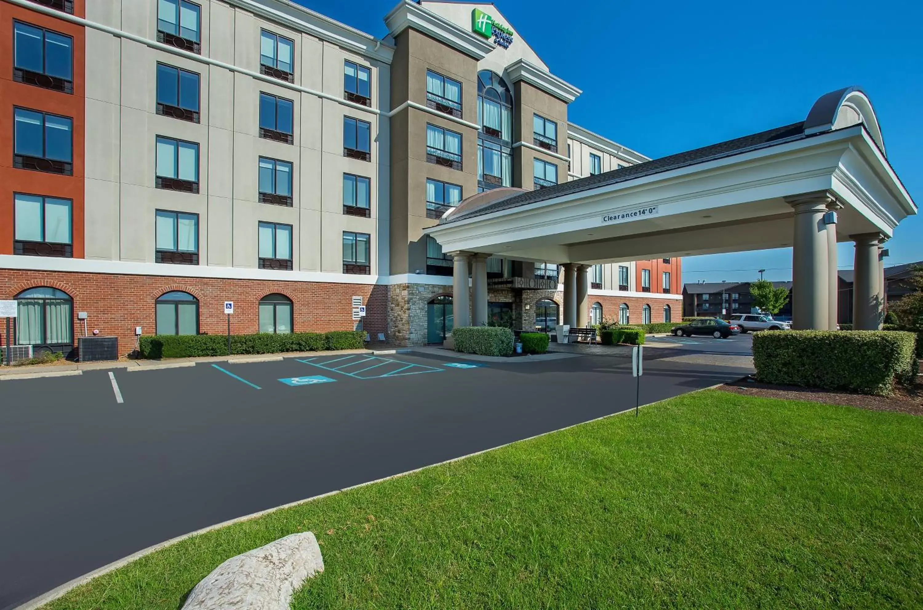 Property Building in Holiday Inn Express & Suites Lebanon-Nashville Area, an IHG Hotel
