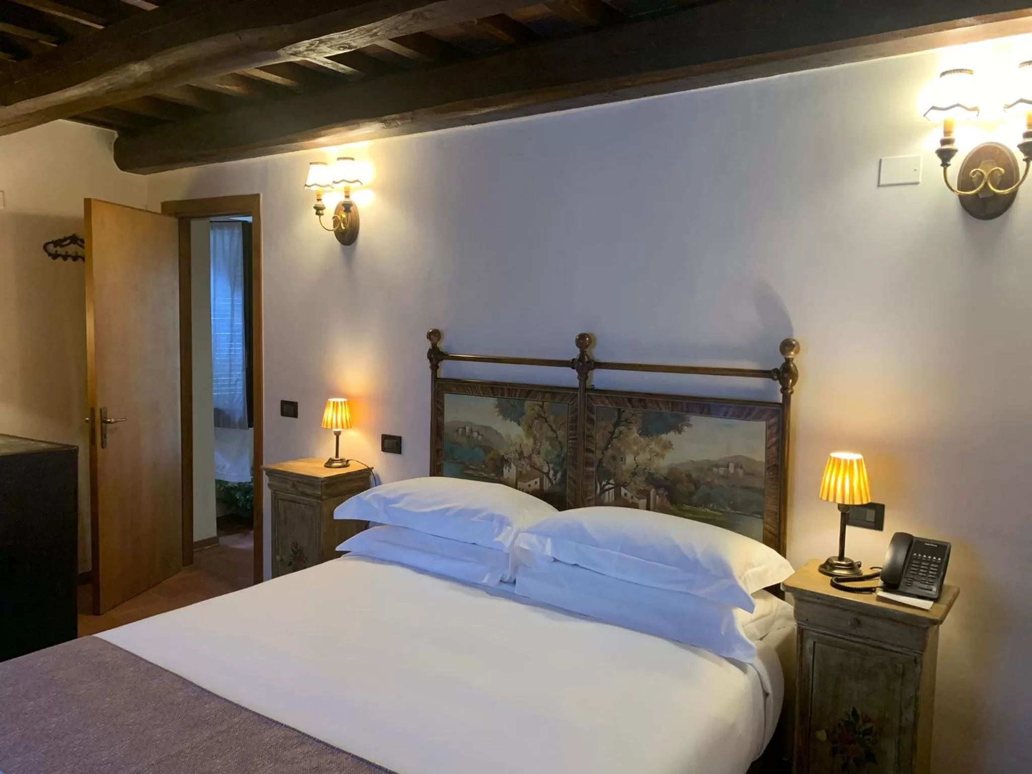 Photo of the whole room, Bed in Borgo Petroro