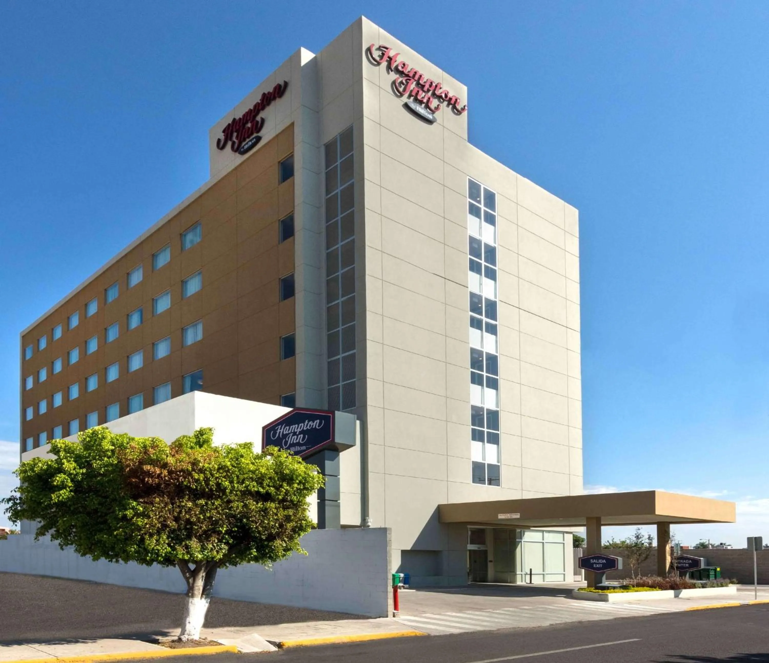 Property building in Hampton Inn by Hilton Irapuato