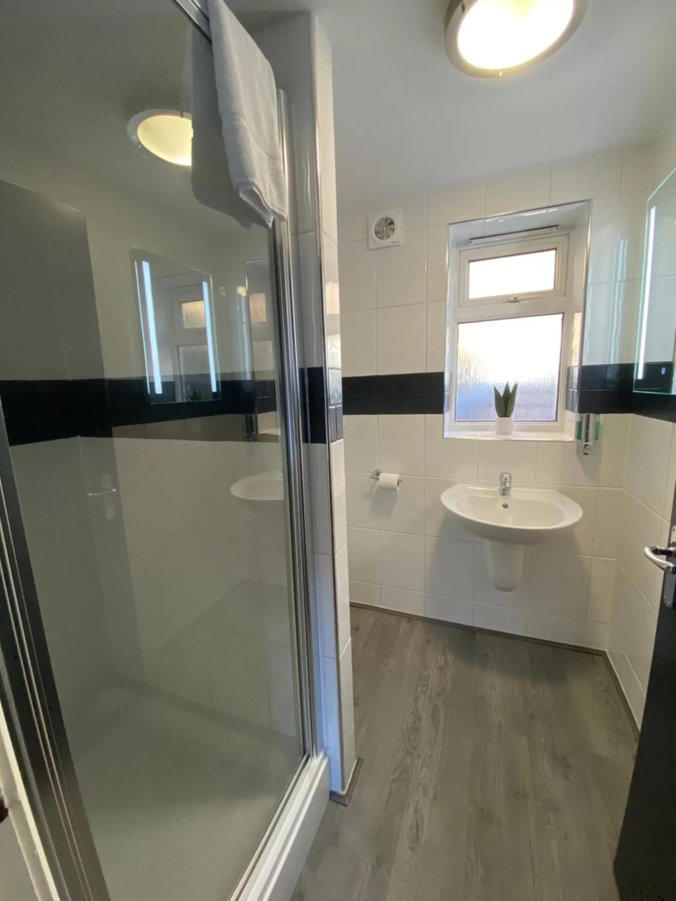 Bathroom in Crows Hotel