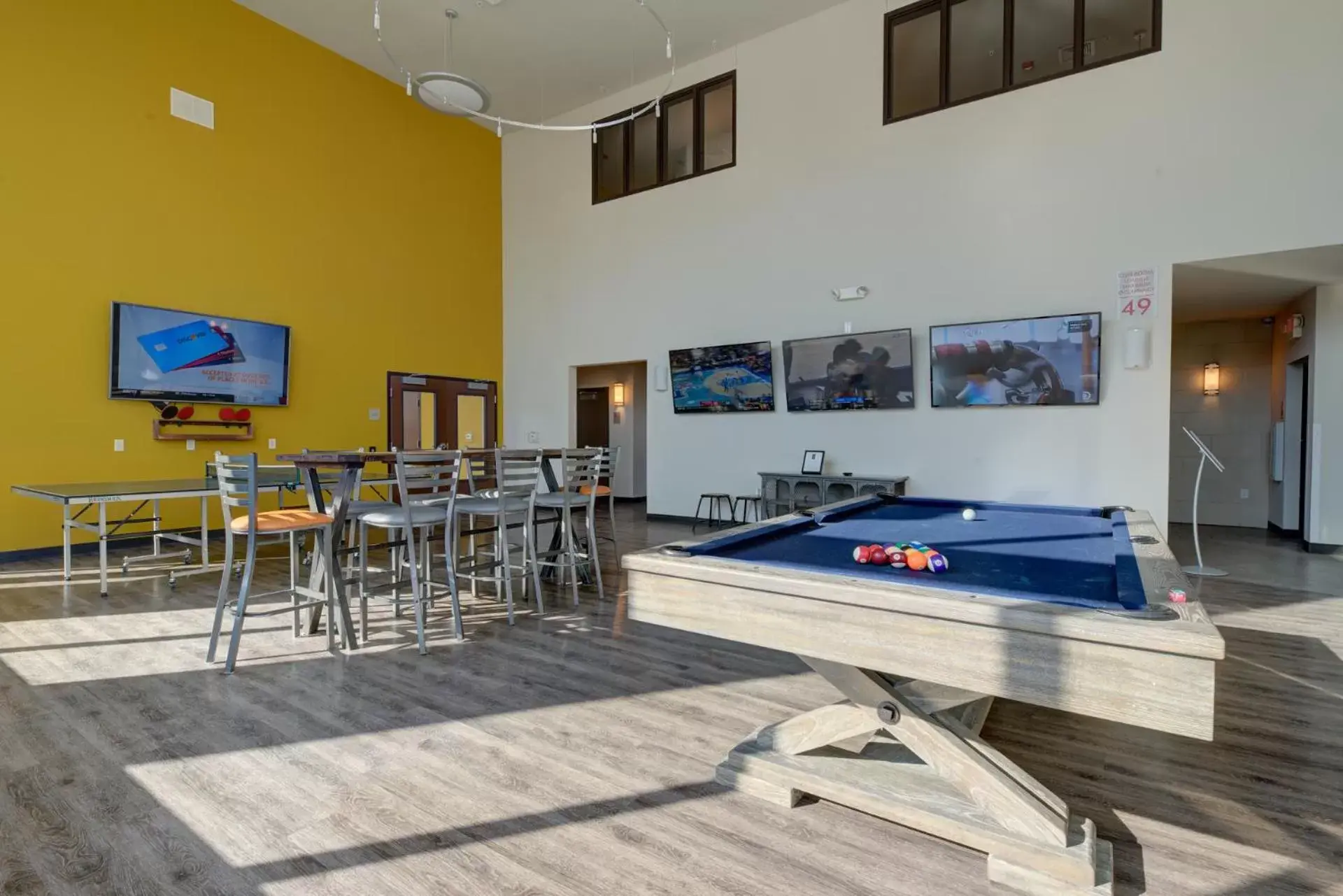 Communal lounge/ TV room, Billiards in Kasa Westown Milwaukee