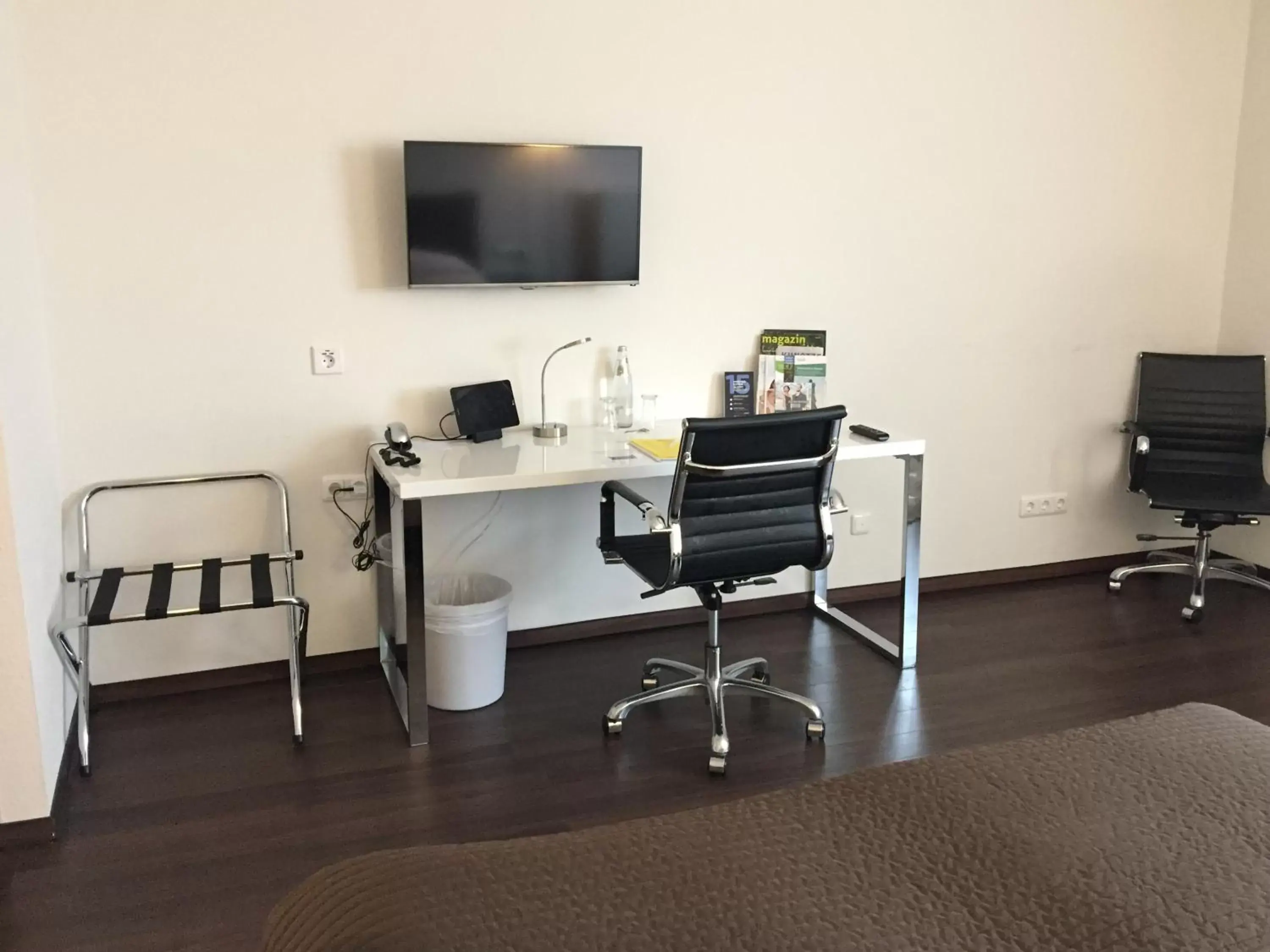 Photo of the whole room, TV/Entertainment Center in Hotel Schweizer Hof