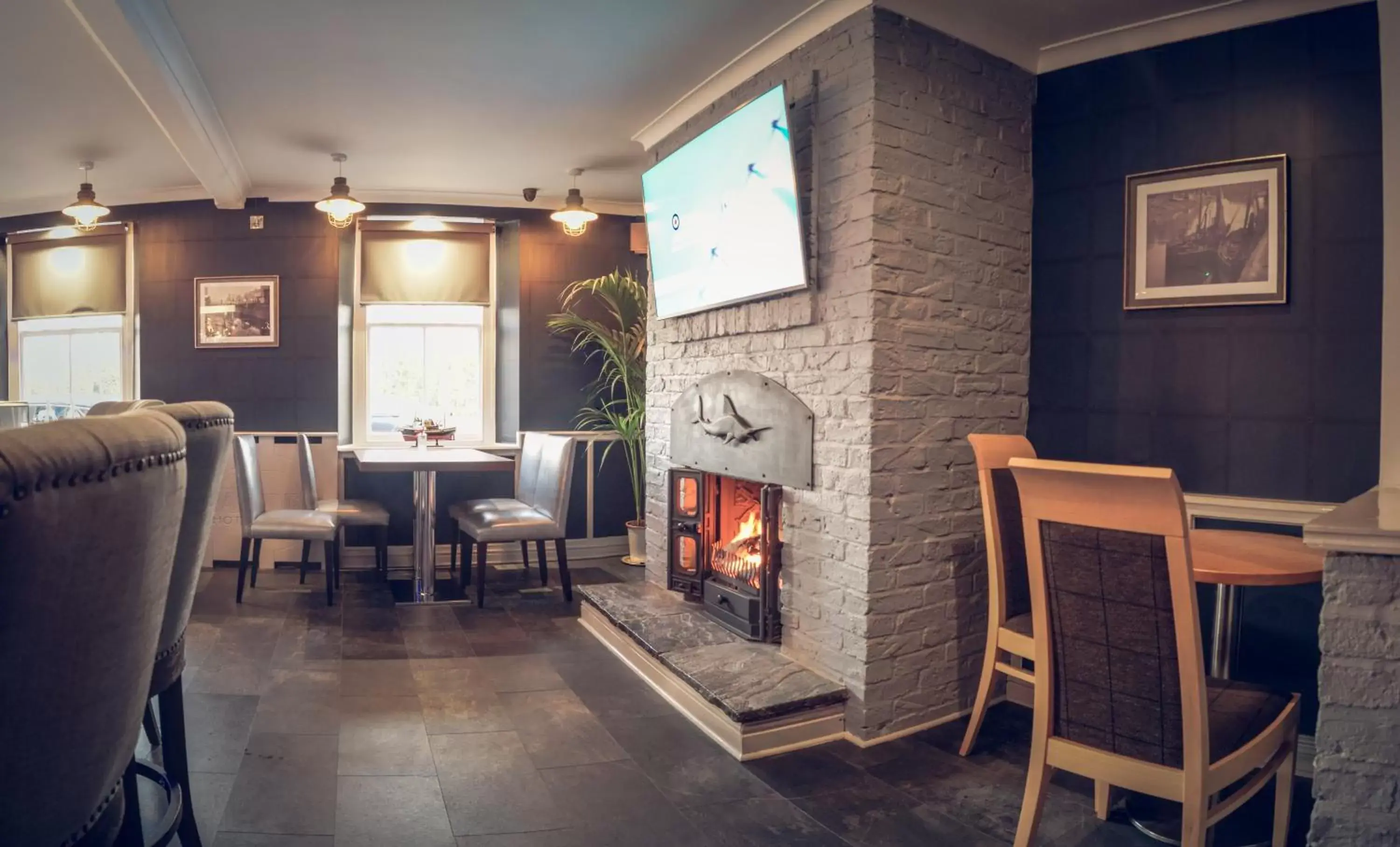 Restaurant/places to eat, Dining Area in Quayside Hotel & Bar