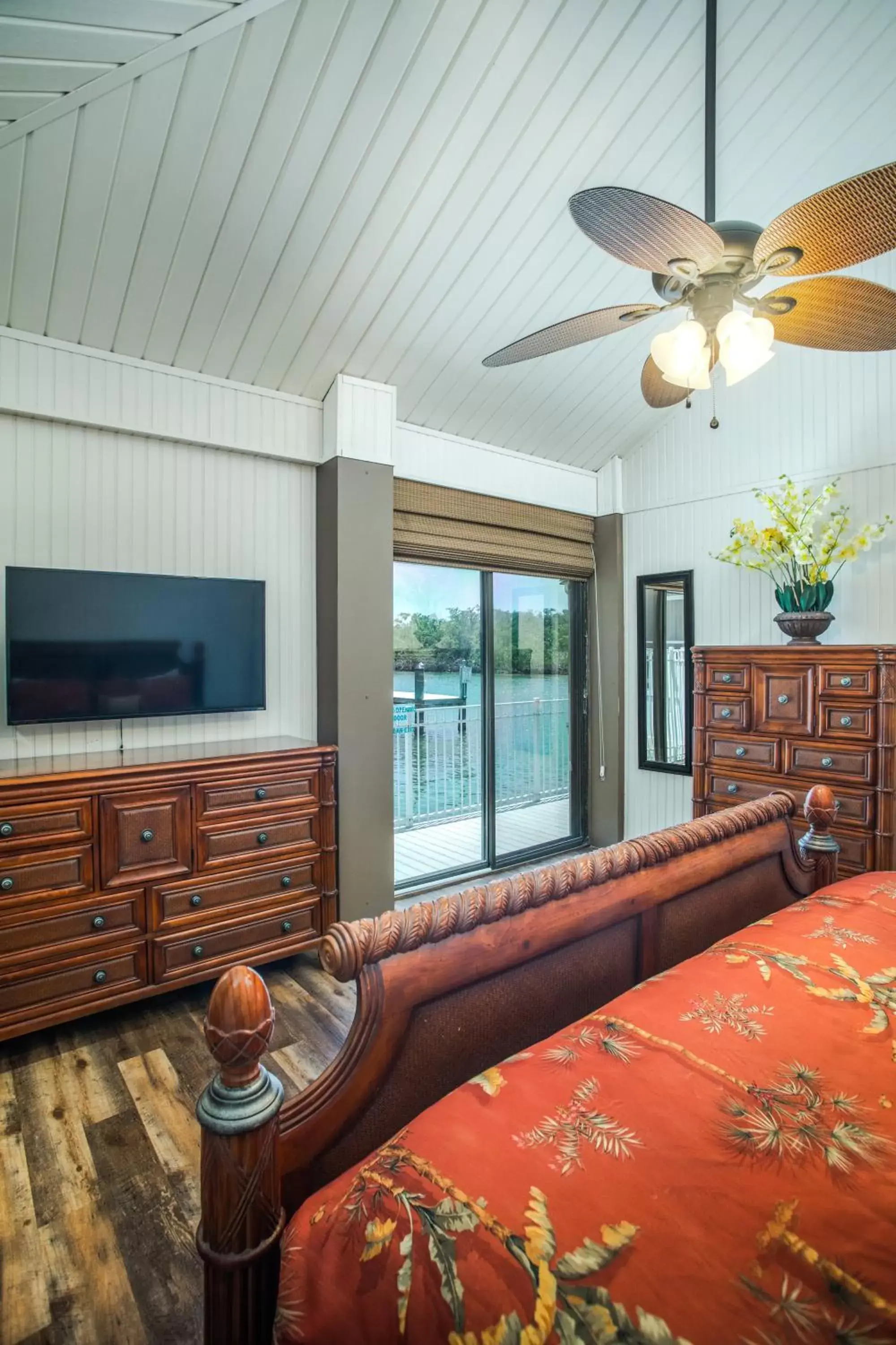 Bedroom in The BoatHouse