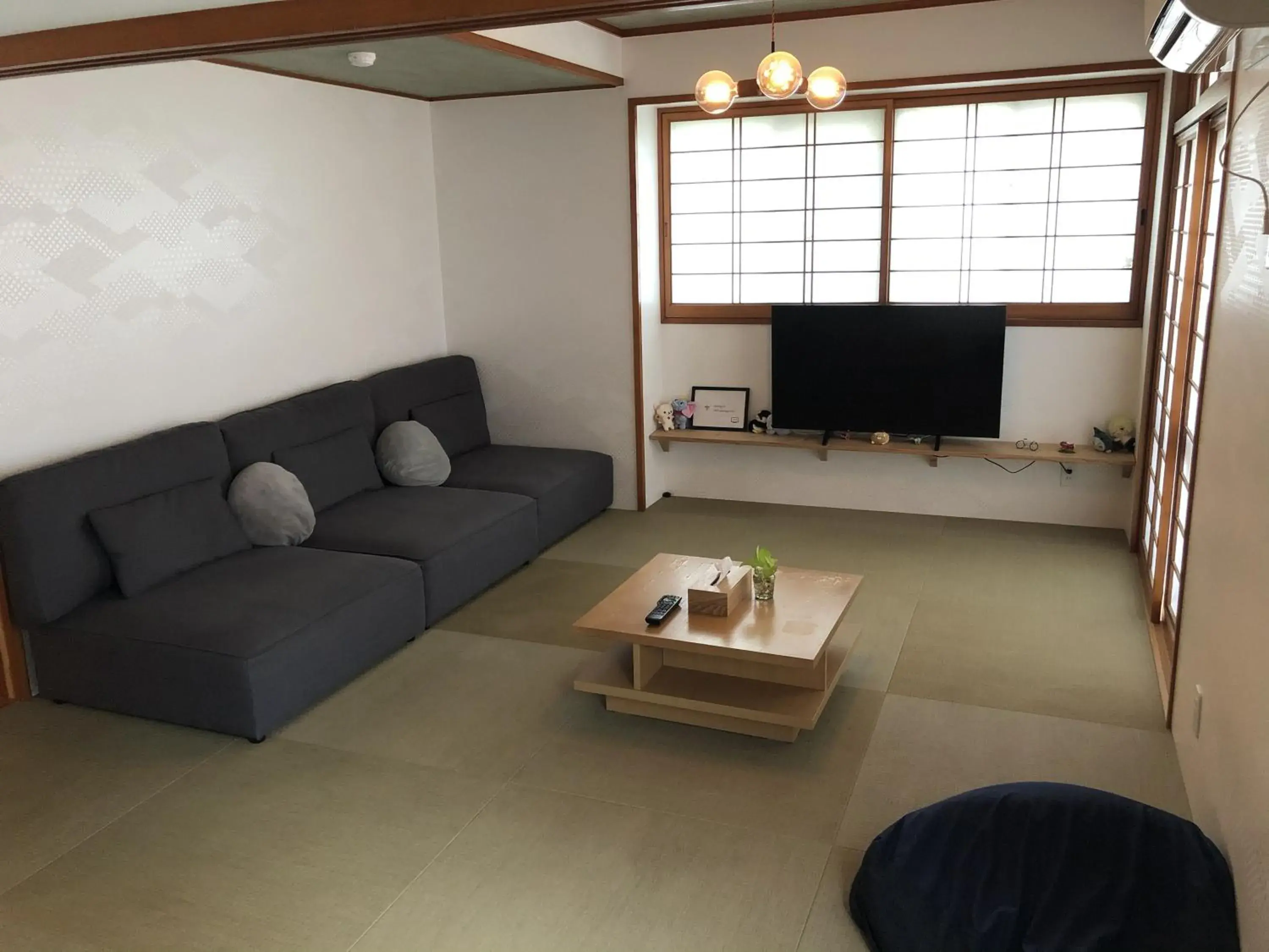 Communal lounge/ TV room, Seating Area in Santiago Guesthouse Naha