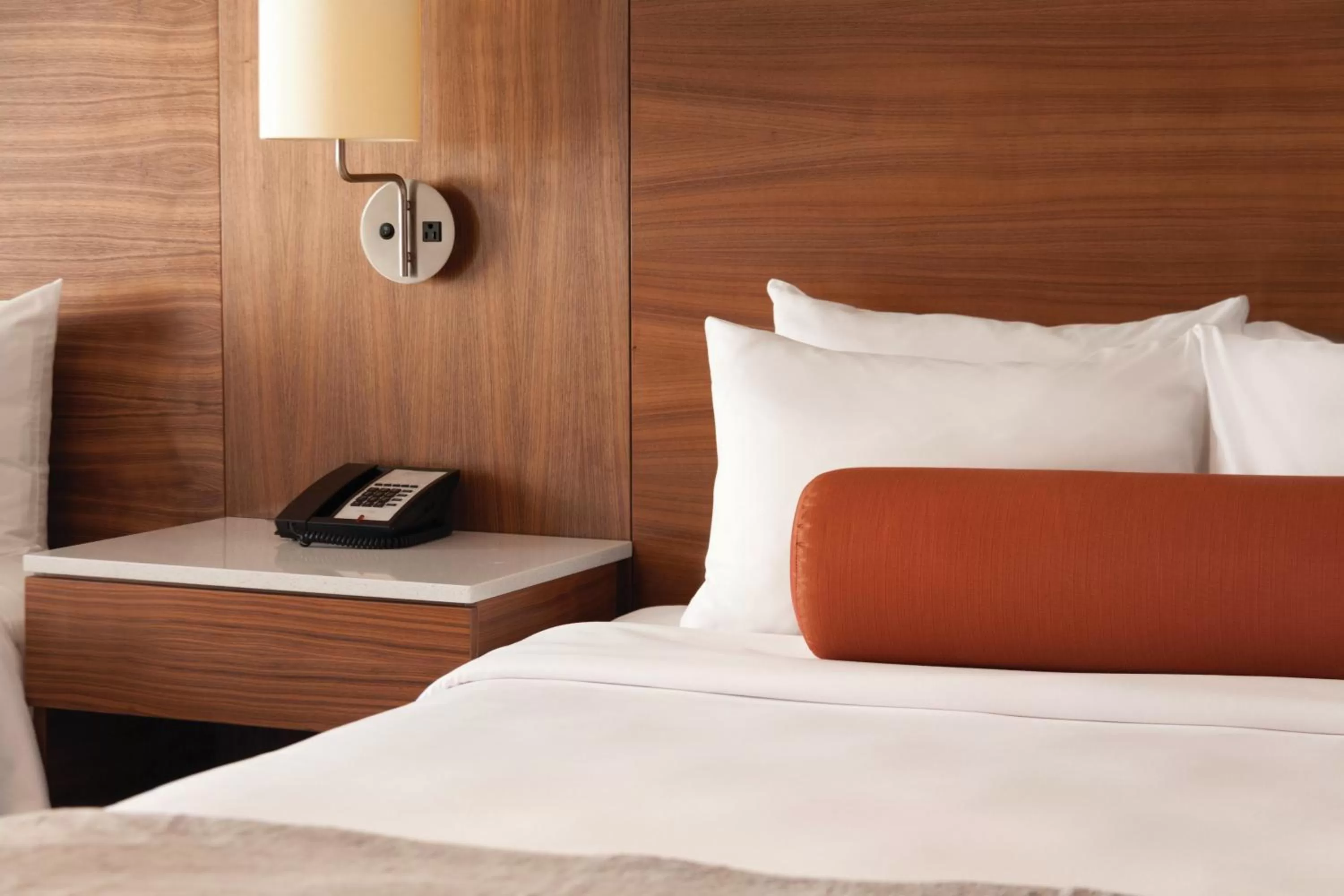 Bed in Radisson Hotel & Conference Centre Calgary Airport